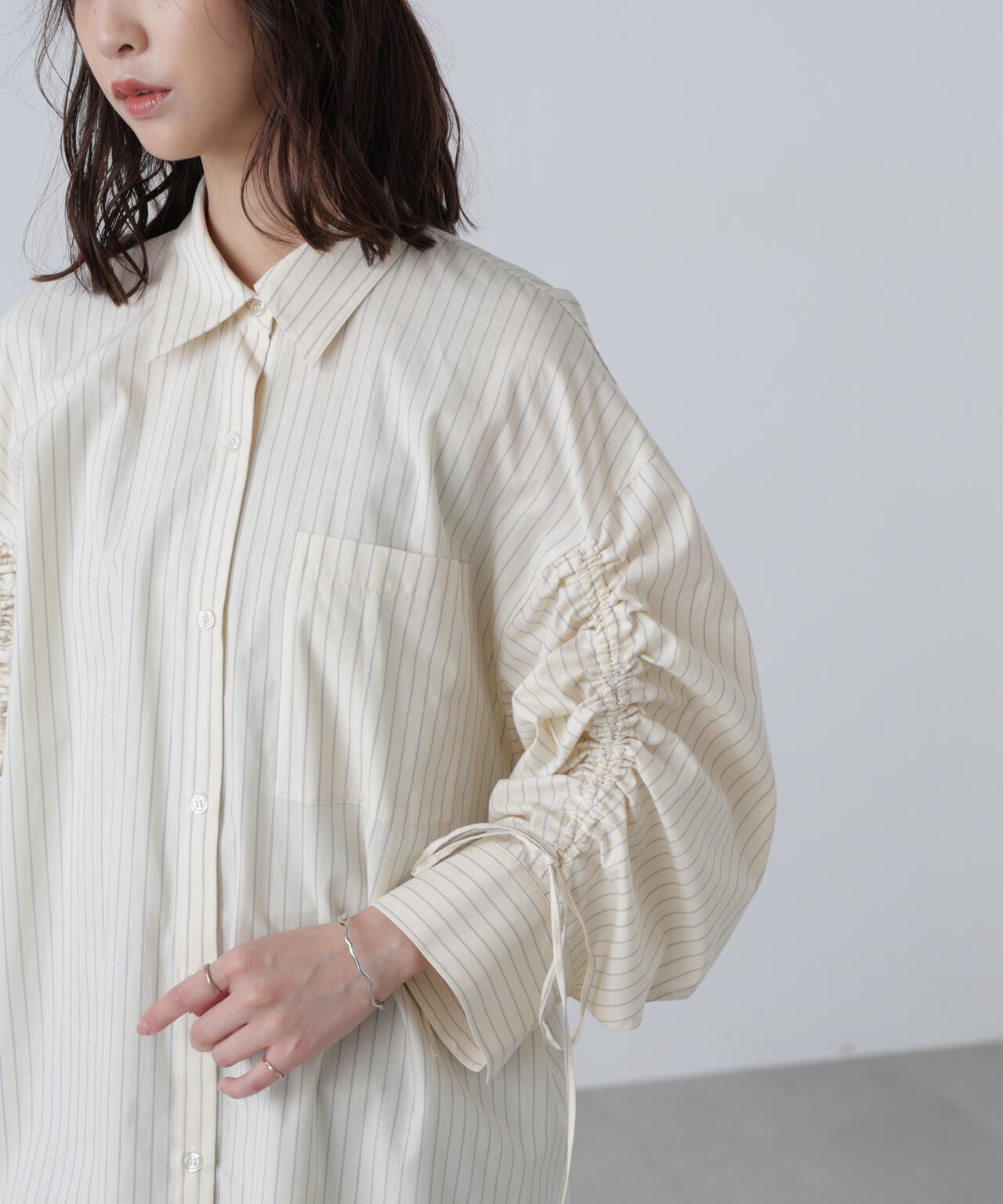 袖シャーリングオーバーシャツ