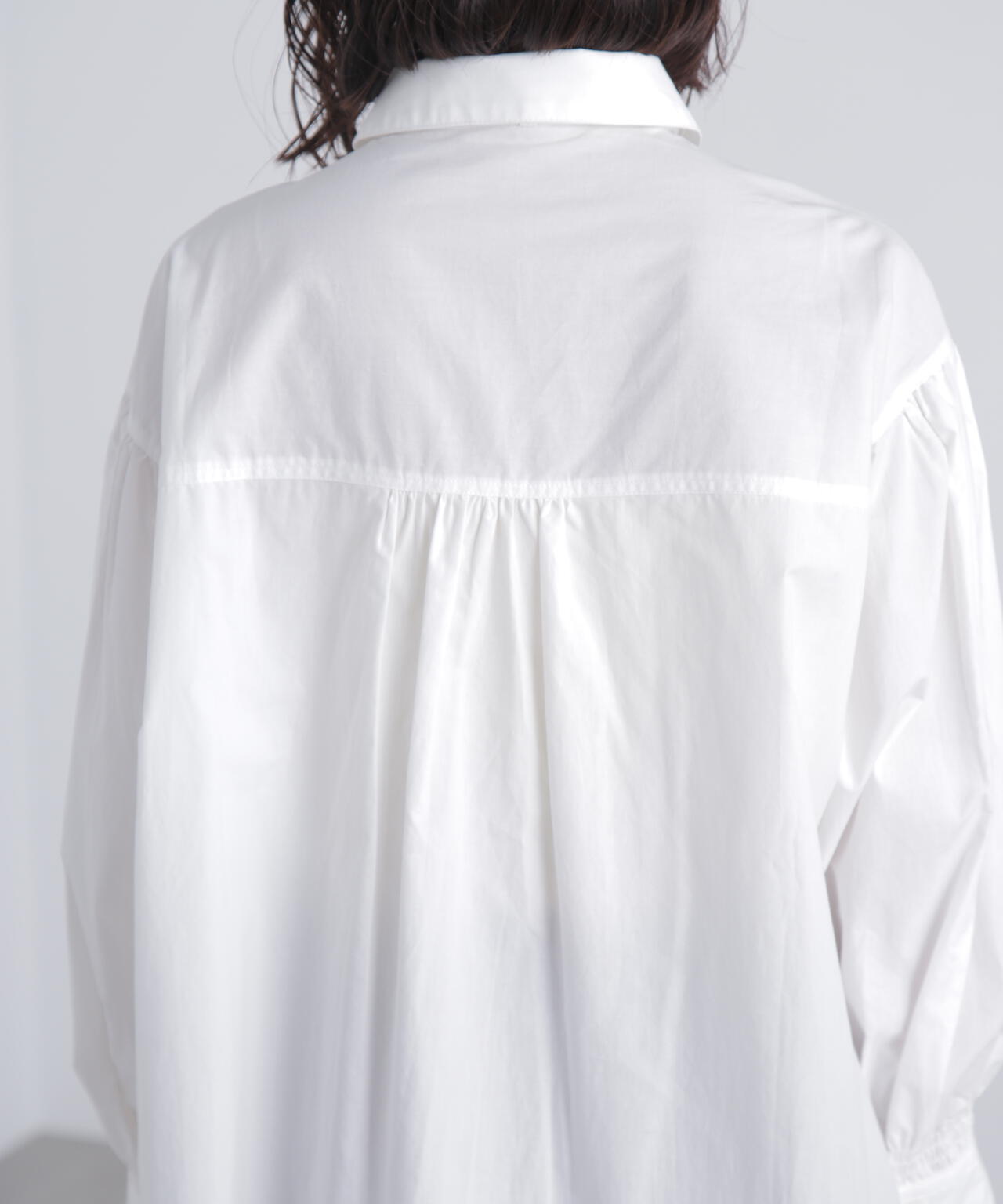 ボウタイ付きブラウス