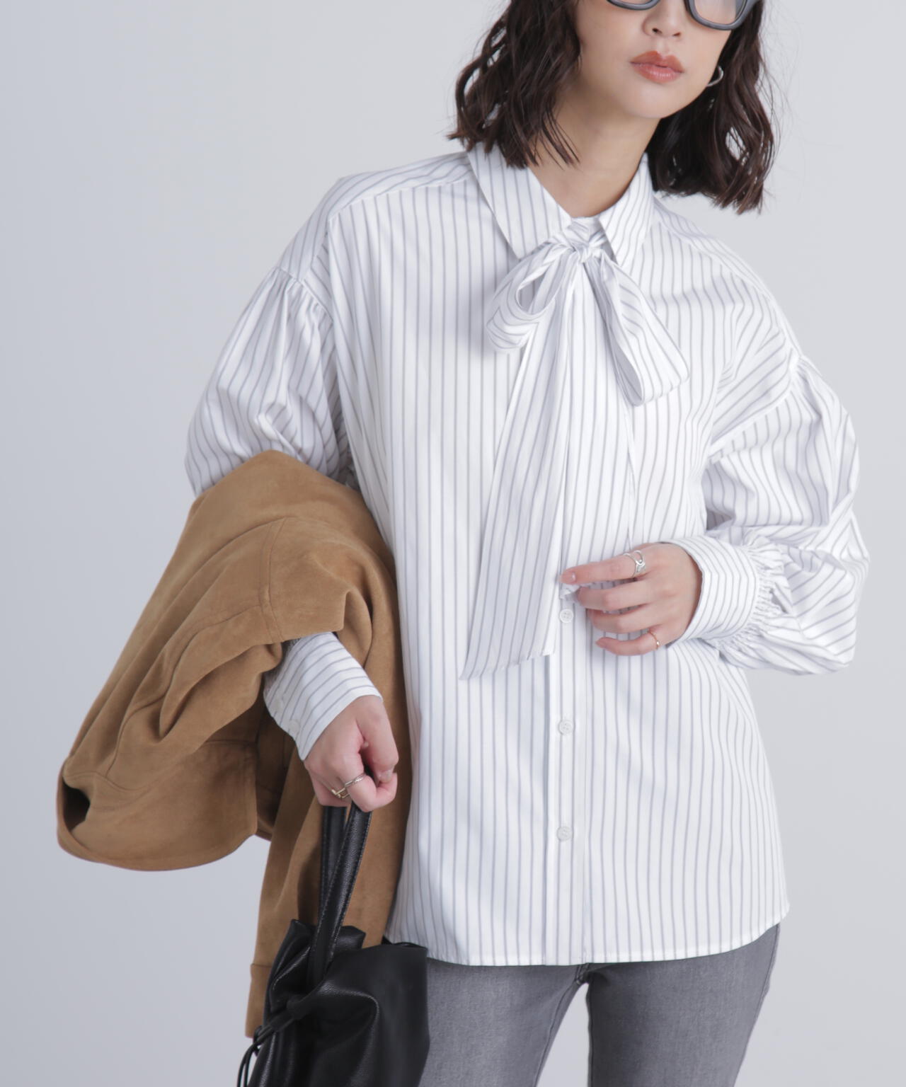 ボウタイ付きブラウス