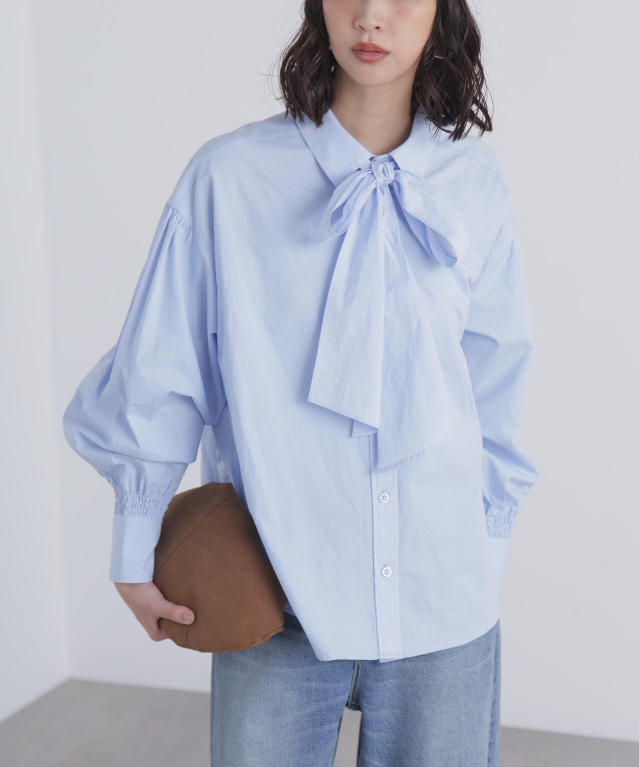 ボウタイ付きブラウス
