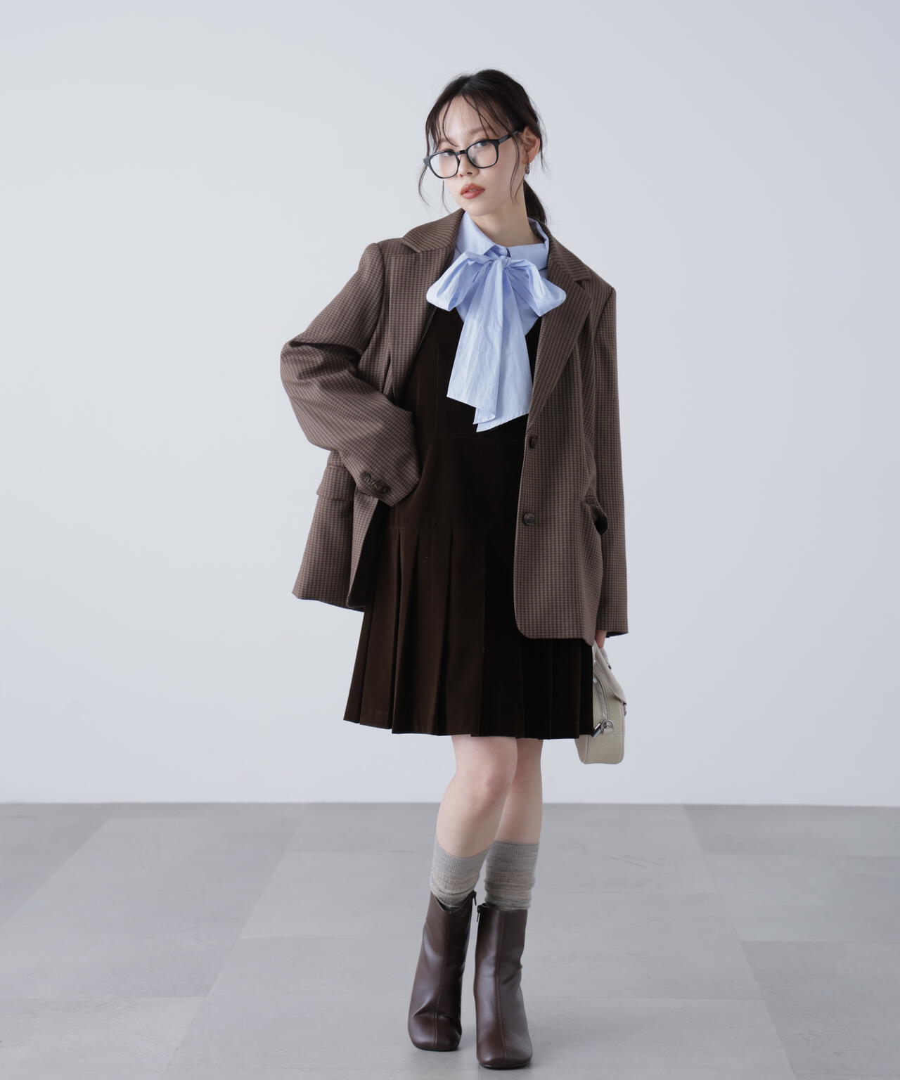 ボウタイ付きブラウス