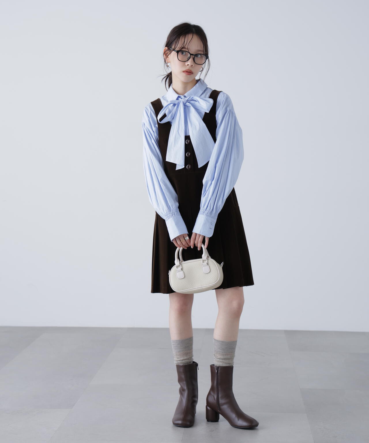 ボウタイ付きブラウス