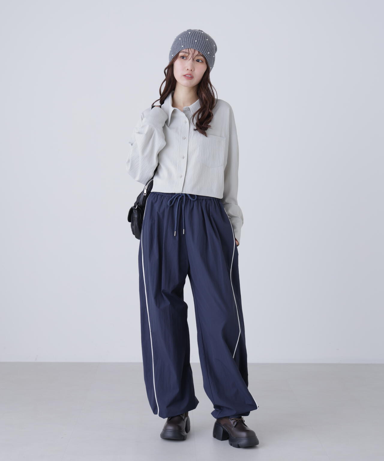 バックレースアップショート丈シャツ