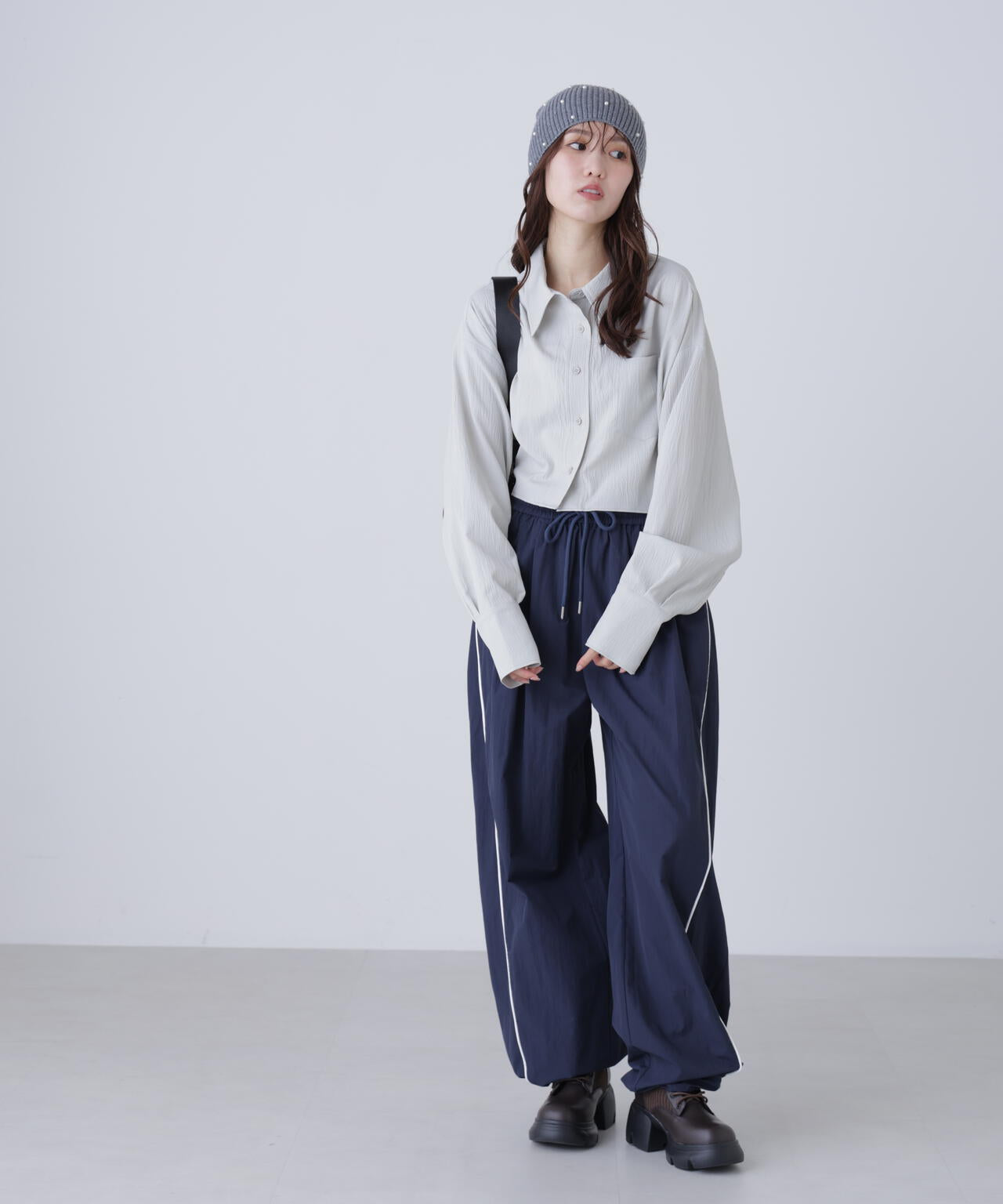 バックレースアップショート丈シャツ