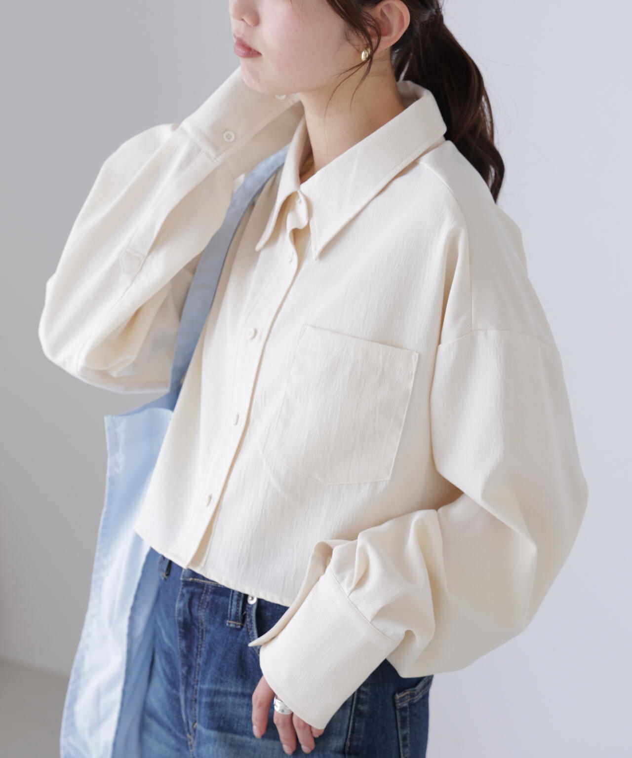 バックレースアップショート丈シャツ