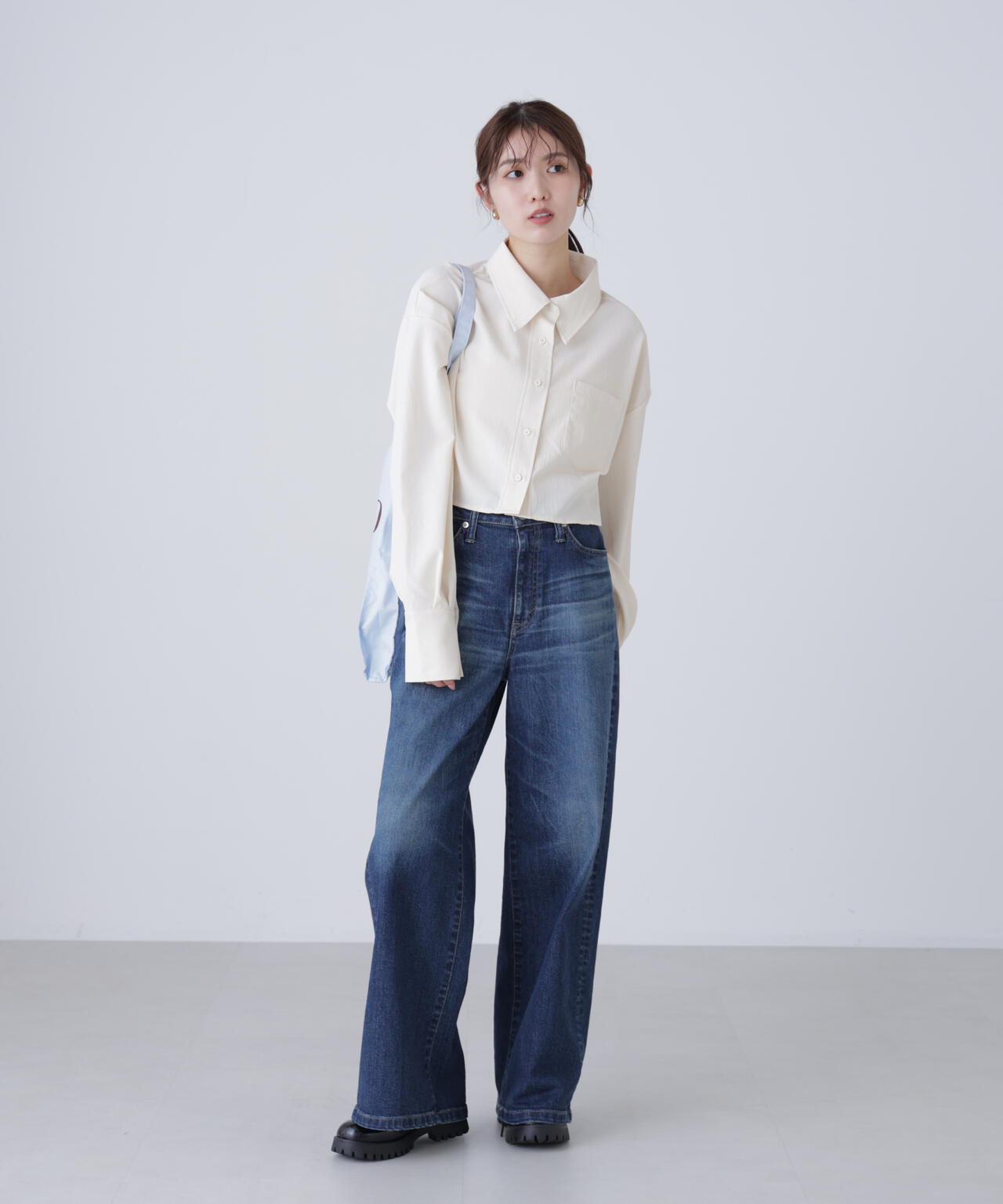 バックレースアップショート丈シャツ