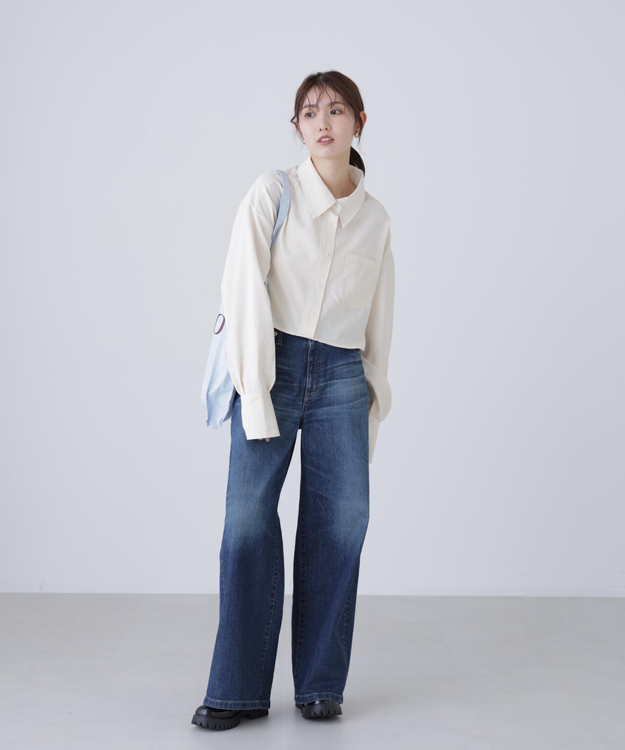 バックレースアップショート丈シャツ