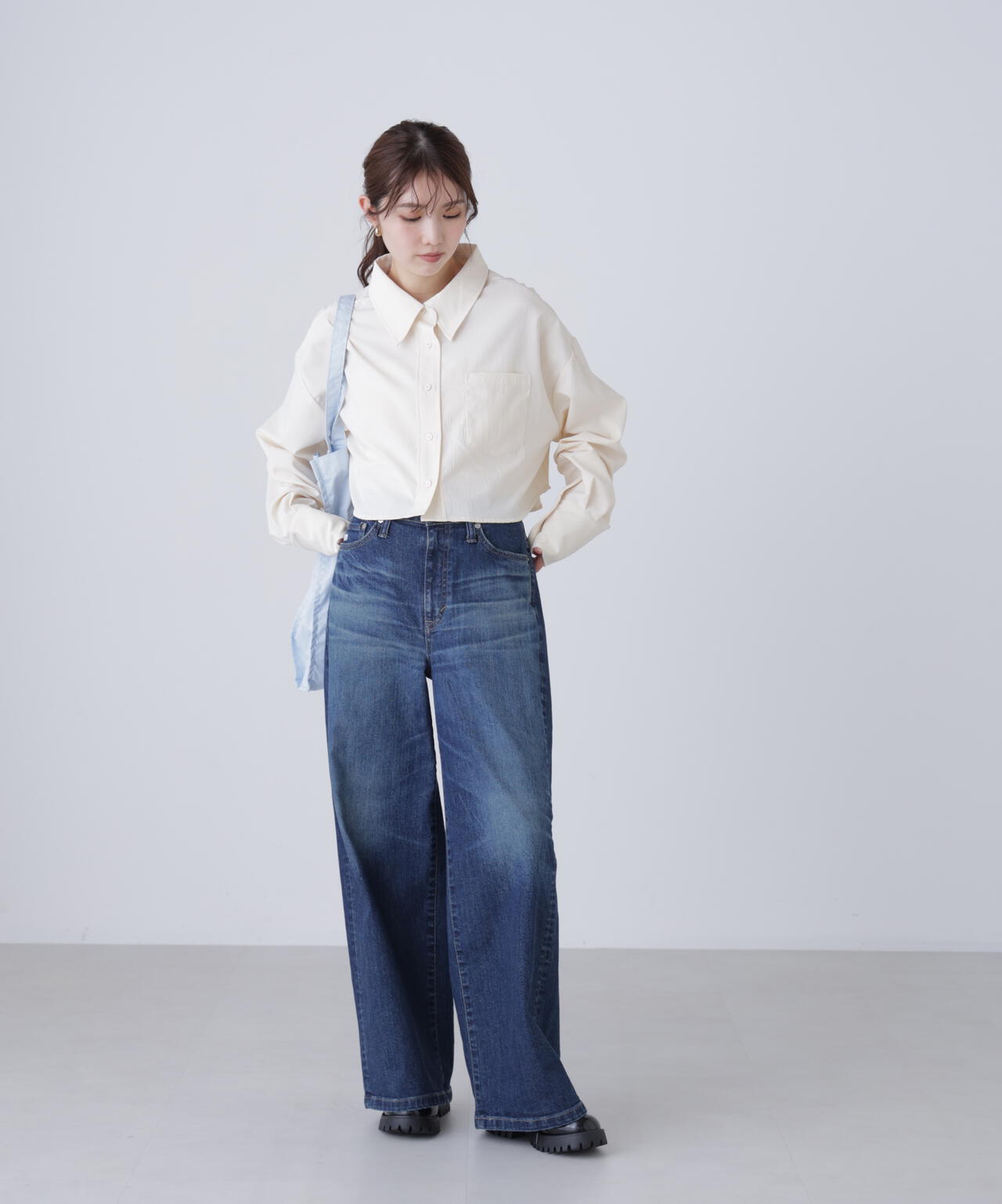 バックレースアップショート丈シャツ