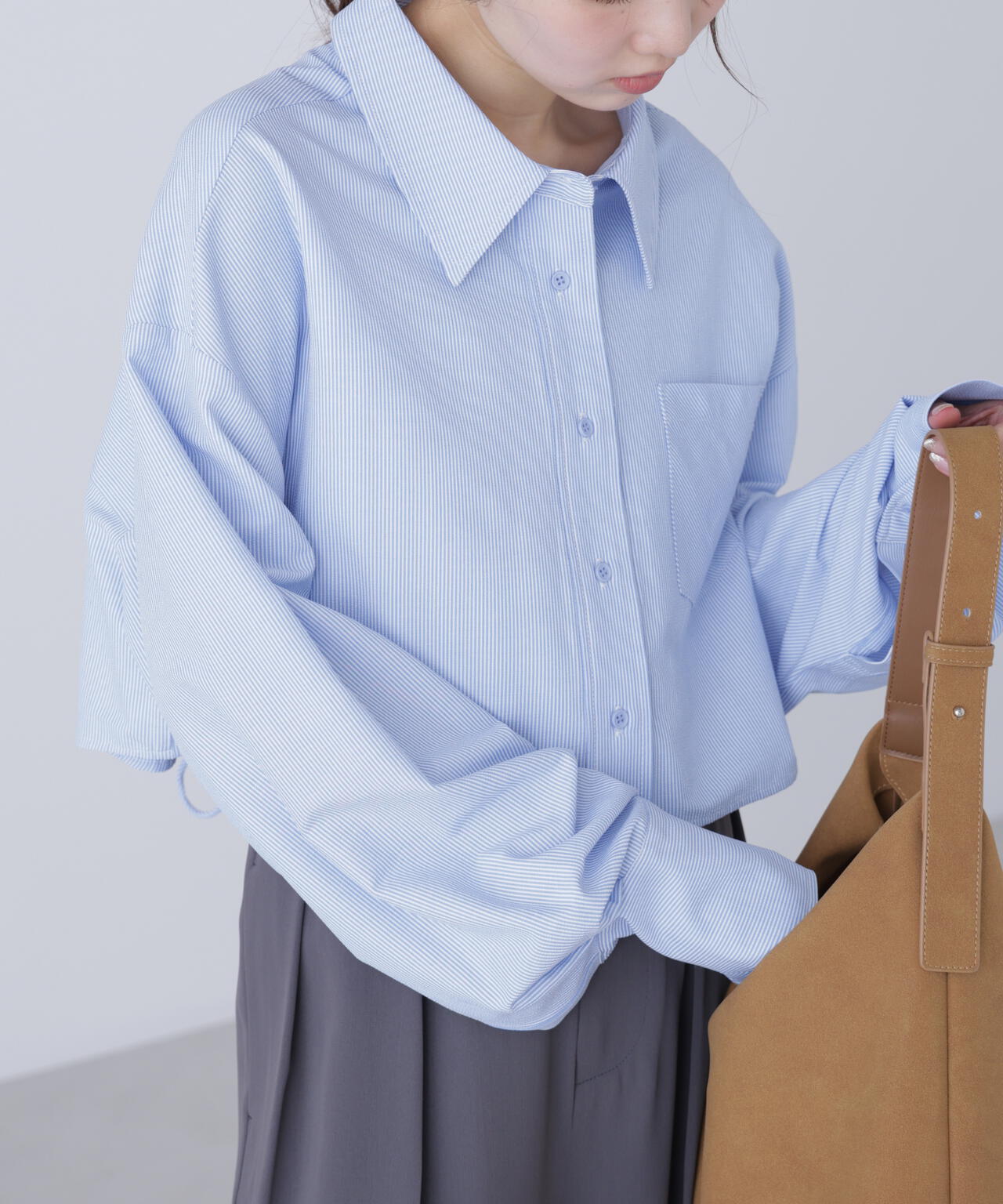 バックレースアップショート丈シャツ