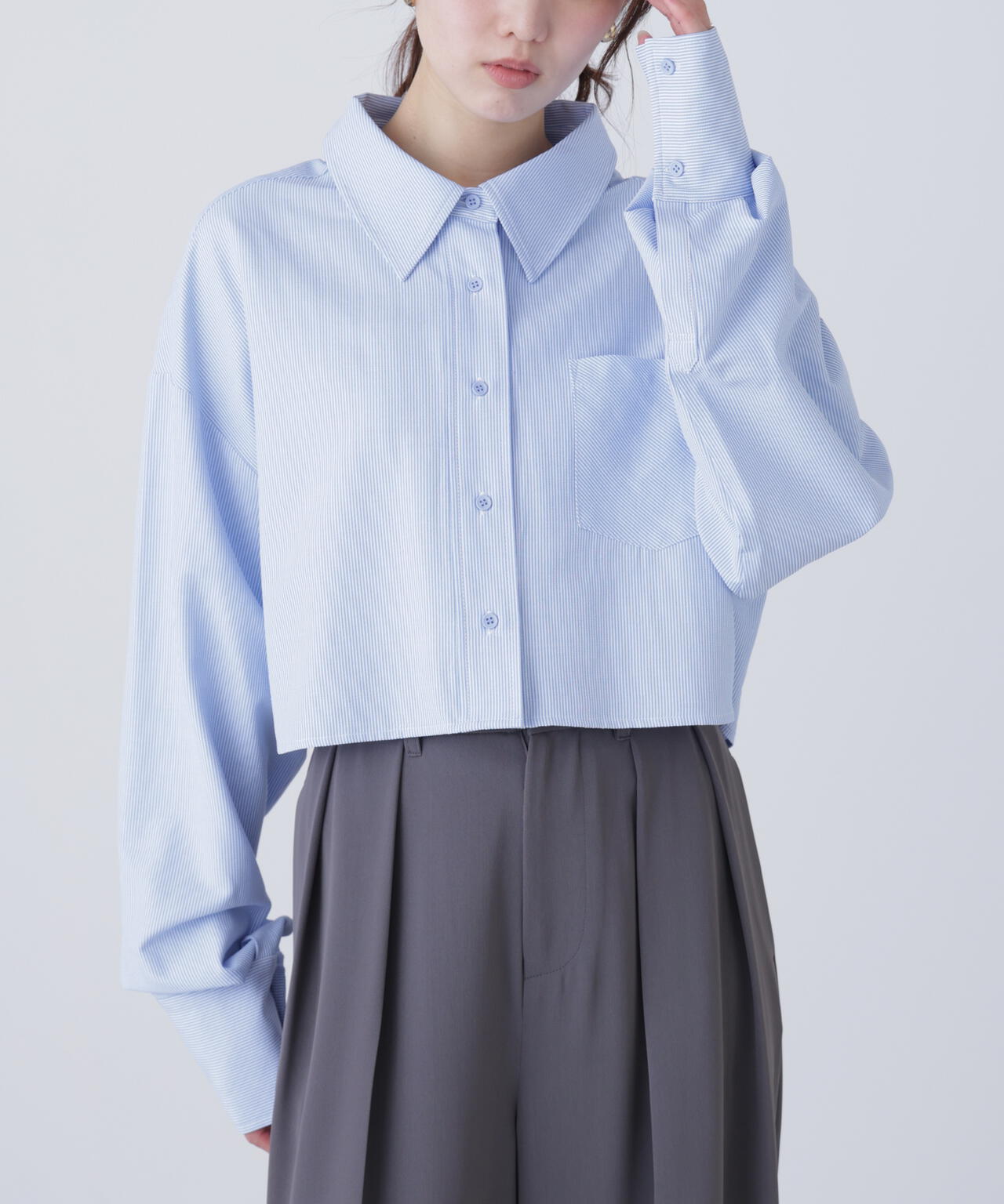 バックレースアップショート丈シャツ