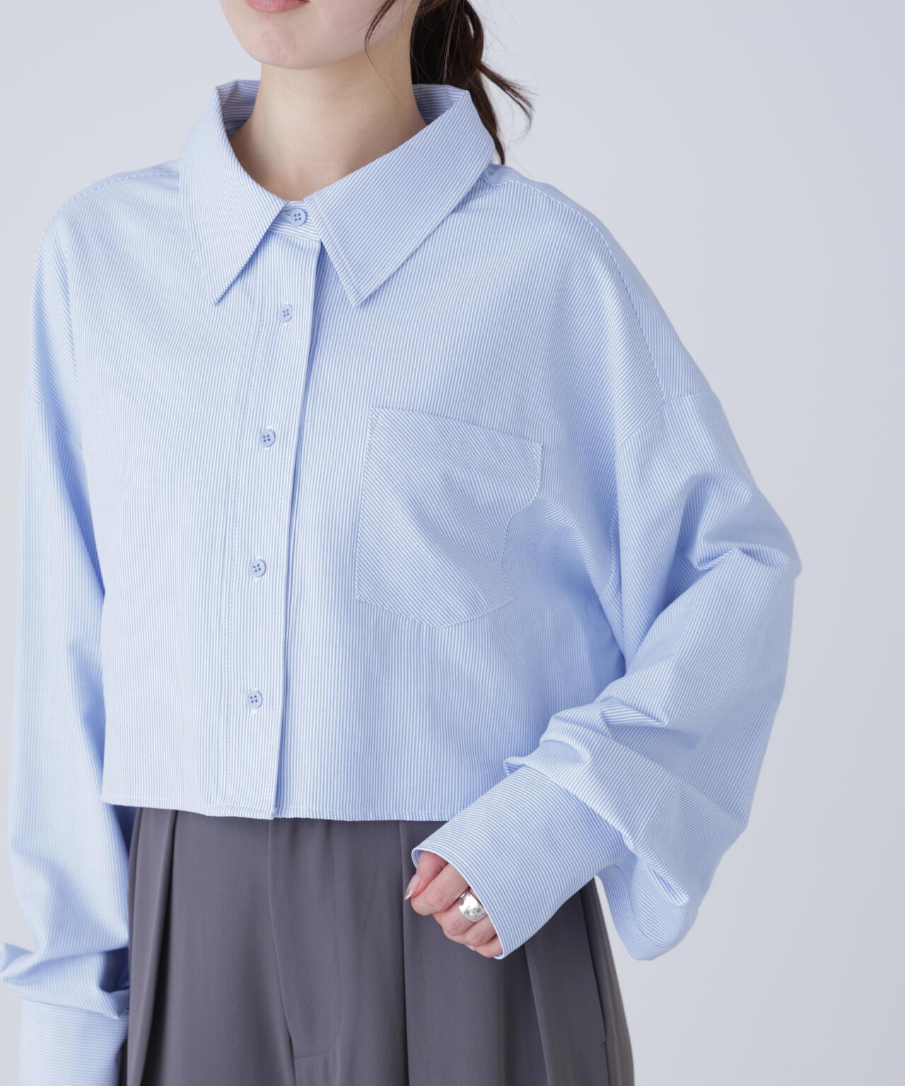 バックレースアップショート丈シャツ