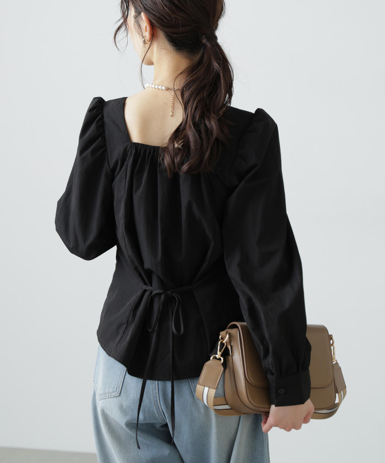 フロントギャザースクエアネックブラウス