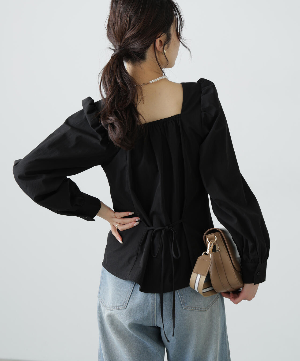 フロントギャザースクエアネックブラウス