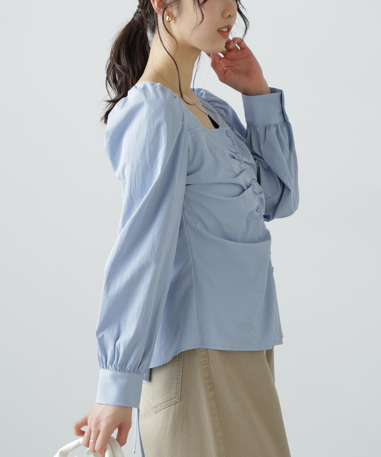 フロントギャザースクエアネックブラウス