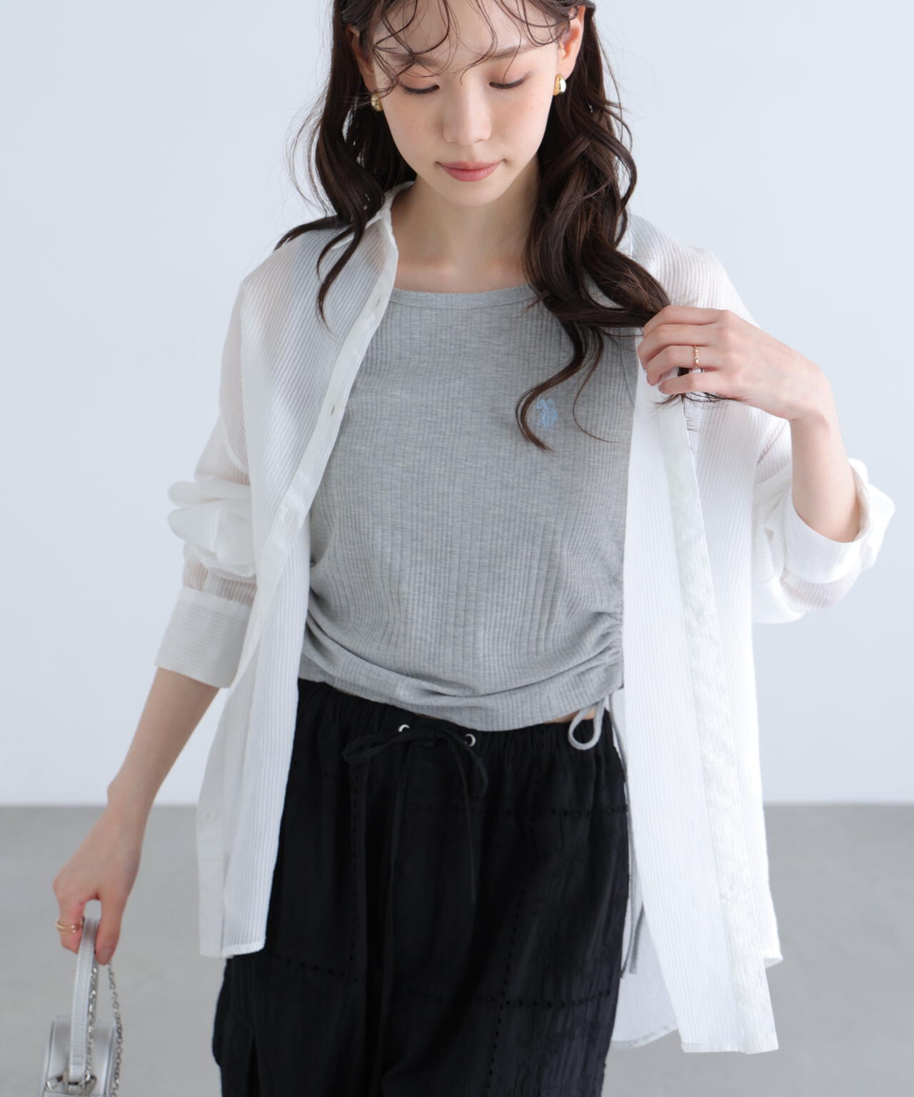 プリーツプリーズ　ホワイト&amp;ブルーストライプ　トップス Maison Kitsuné: ホワイト＆ブルー ストライプ ボーイフレンドシャツ
