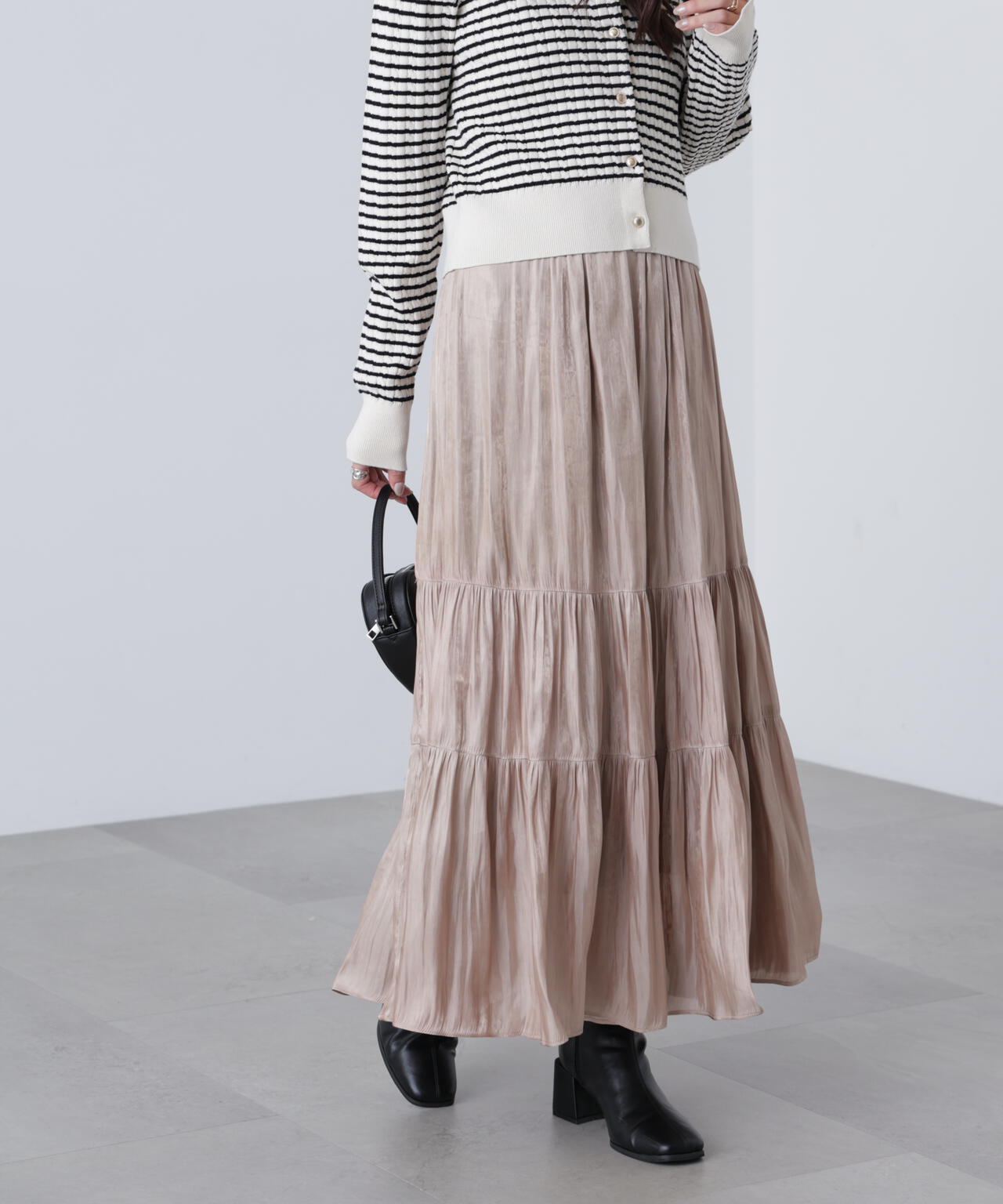 シャイニーティアードスカート