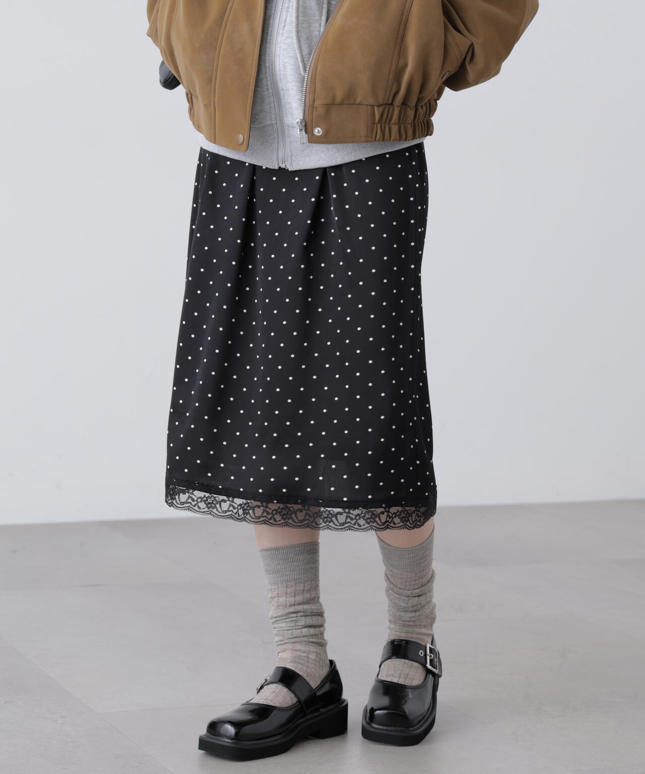 レーストリムサテンミディスカート