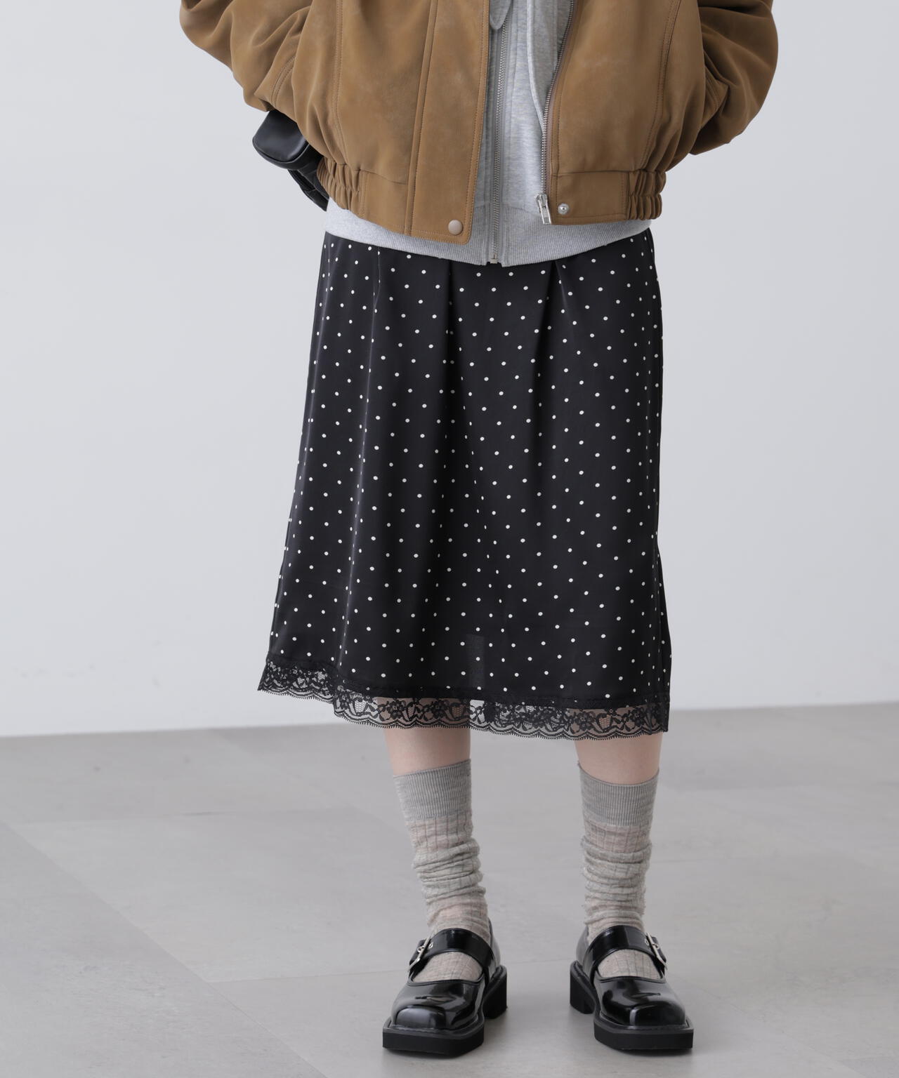 レーストリムサテンミディスカート