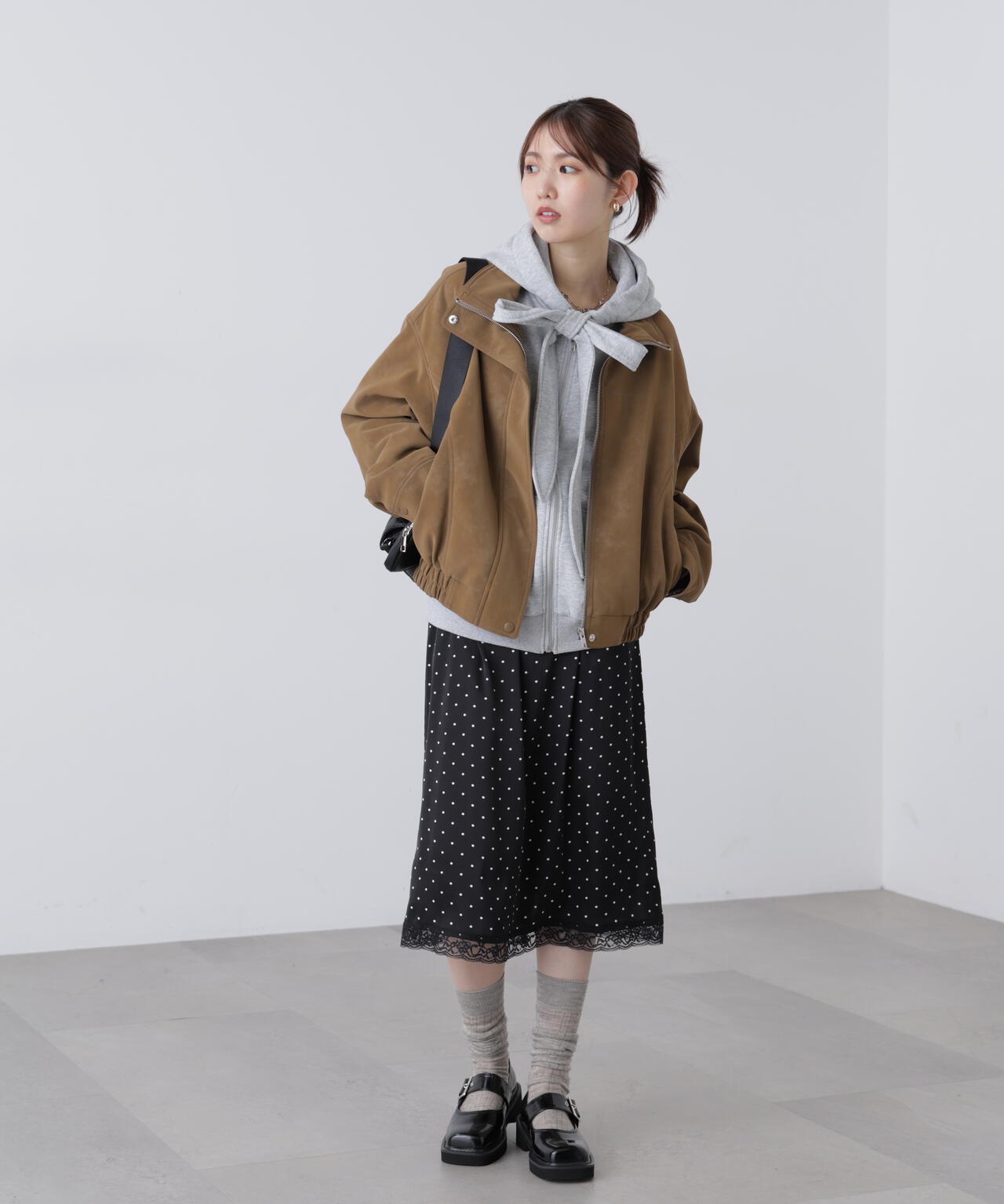 レーストリムサテンミディスカート