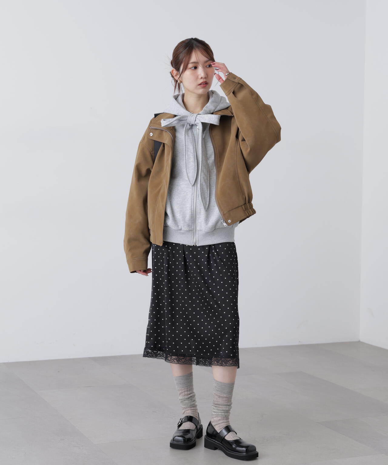 レーストリムサテンミディスカート