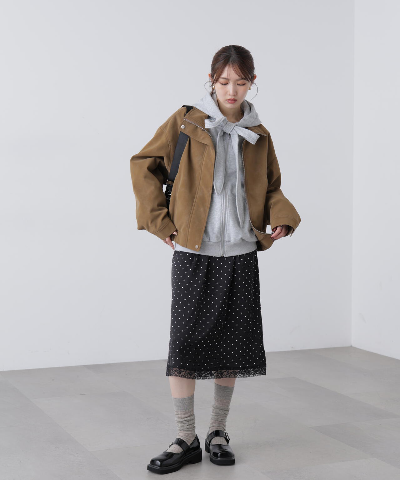 レーストリムサテンミディスカート