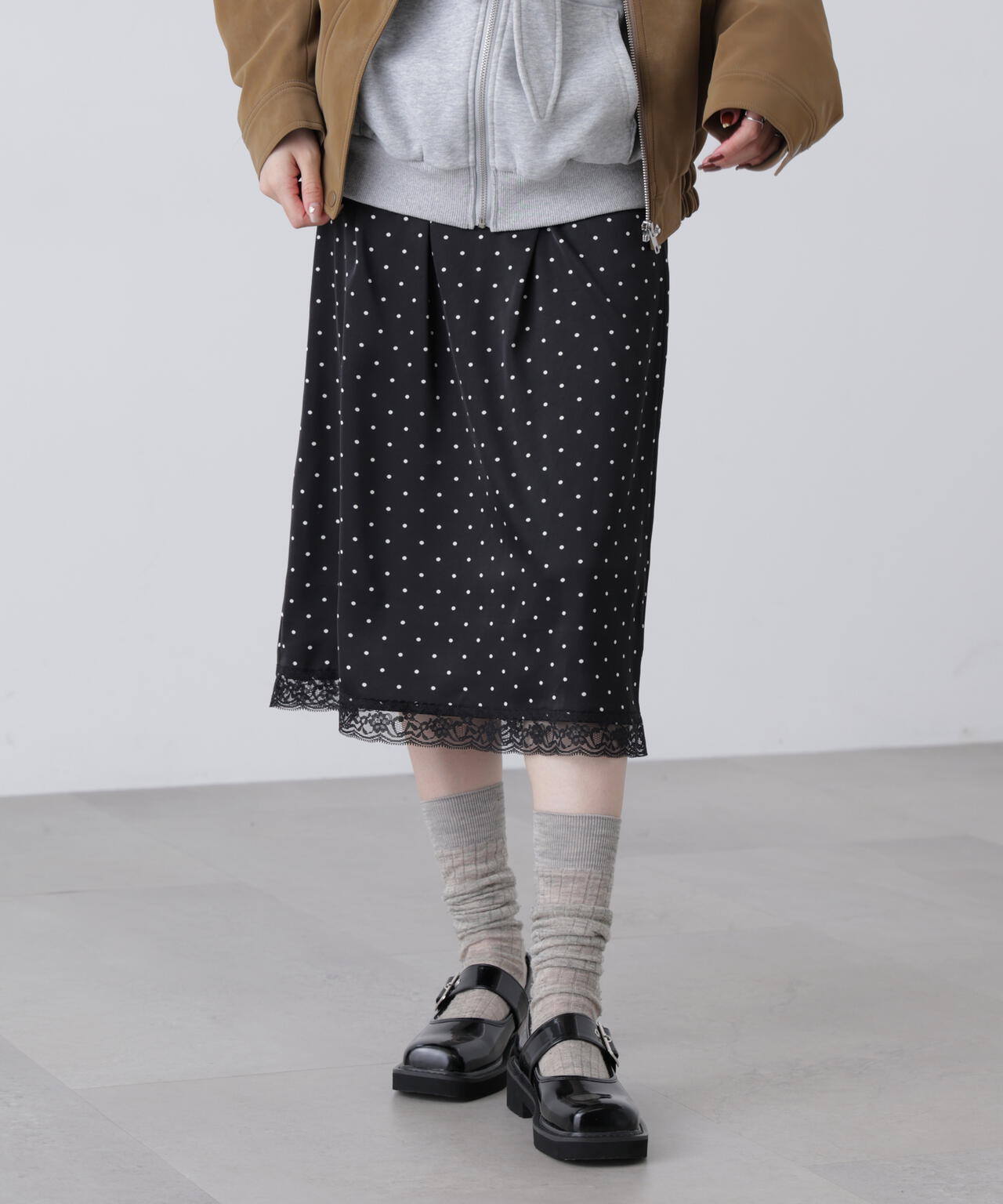 レーストリムサテンミディスカート