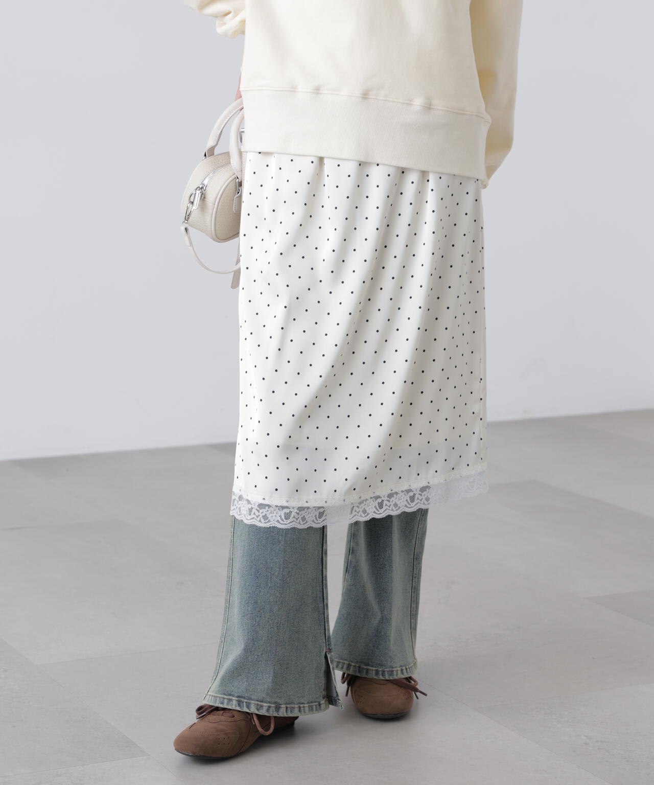 レーストリムサテンミディスカート