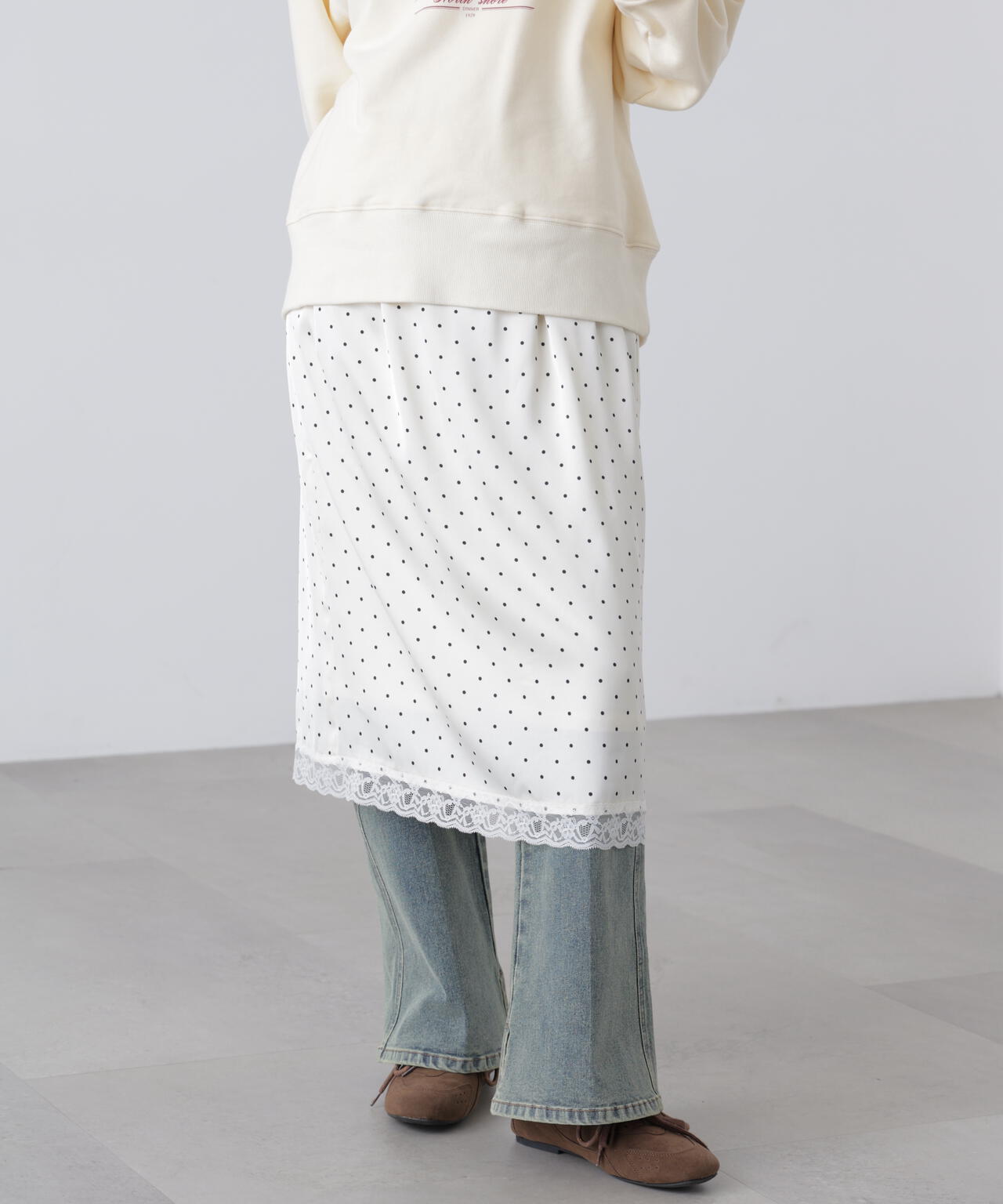 レーストリムサテンミディスカート