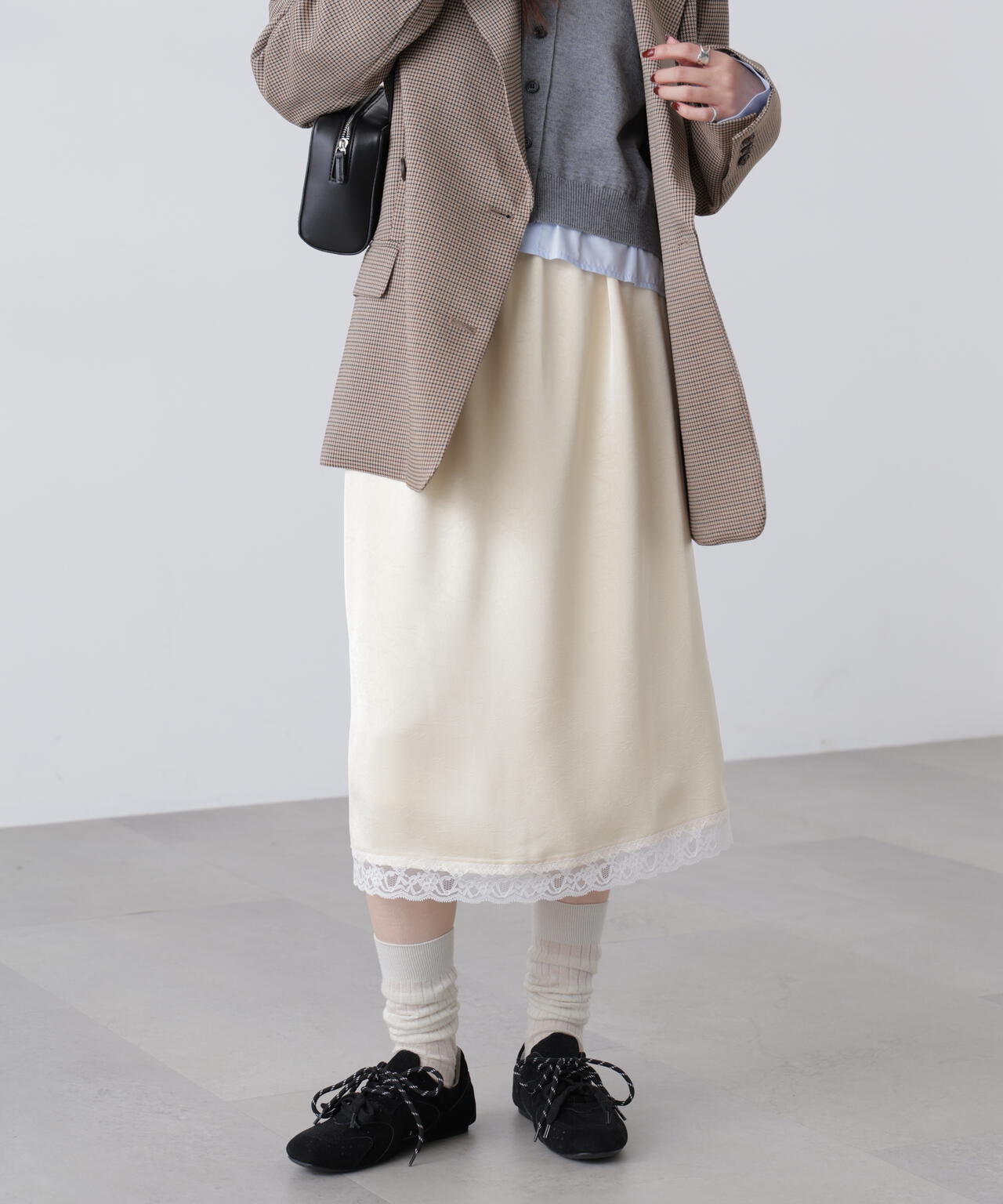 レーストリムサテンミディスカート