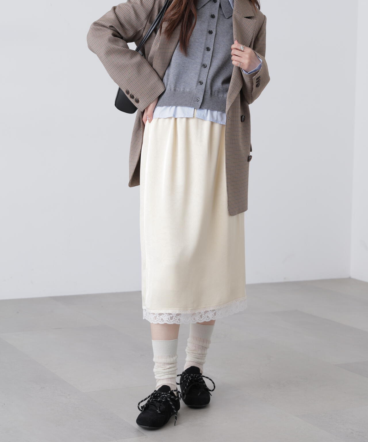 レーストリムサテンミディスカート