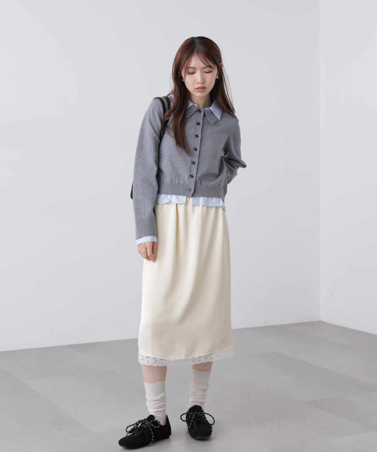 レーストリムサテンミディスカート