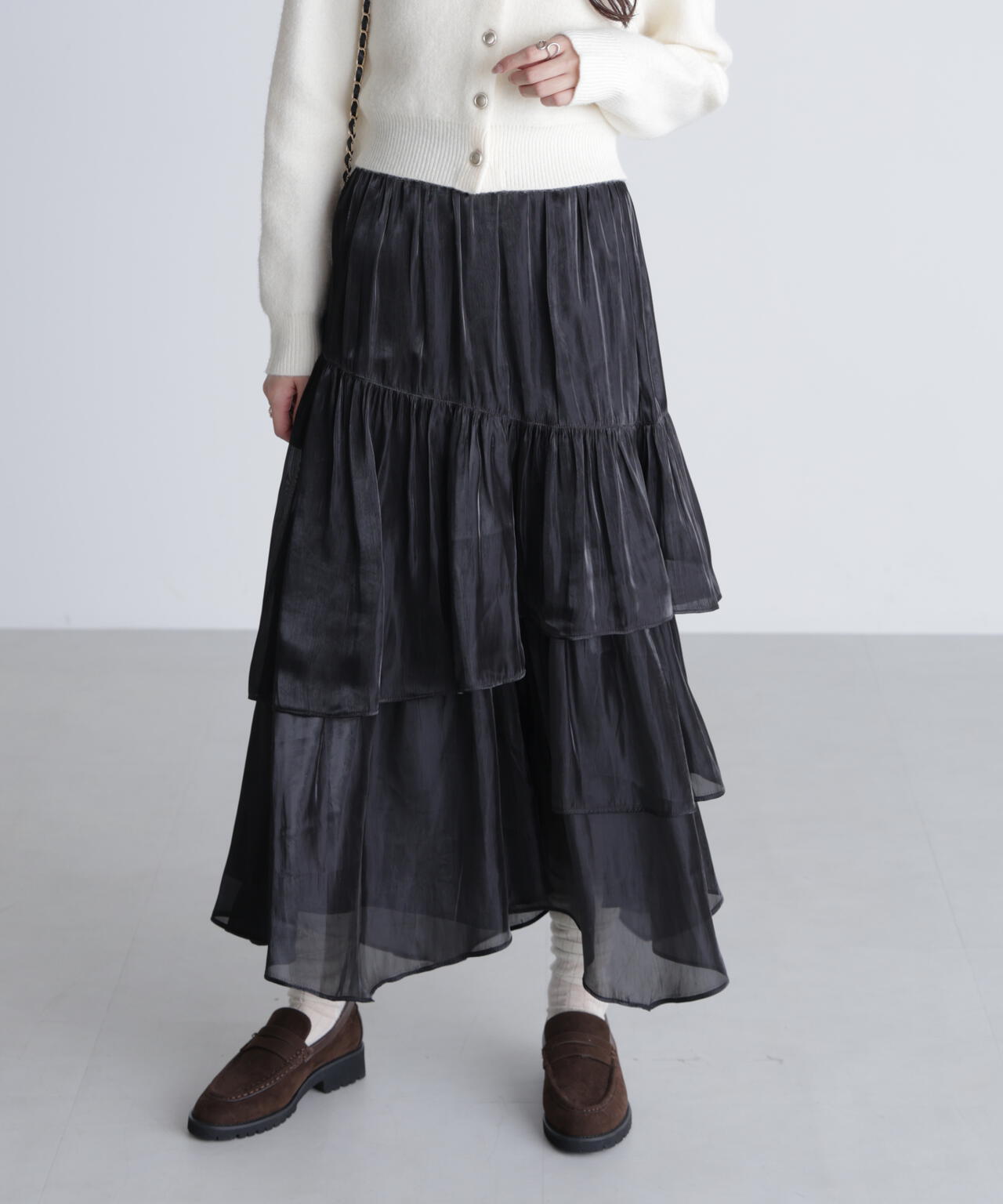 【グレージュ・オフ 追加生産予約】シャイニーフリルティアードスカート