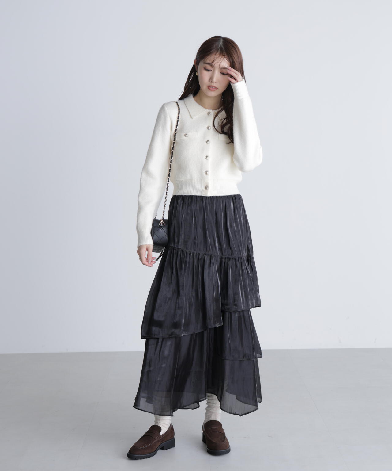 グレージュ・オフ 追加生産予約】シャイニーフリルティアードスカート