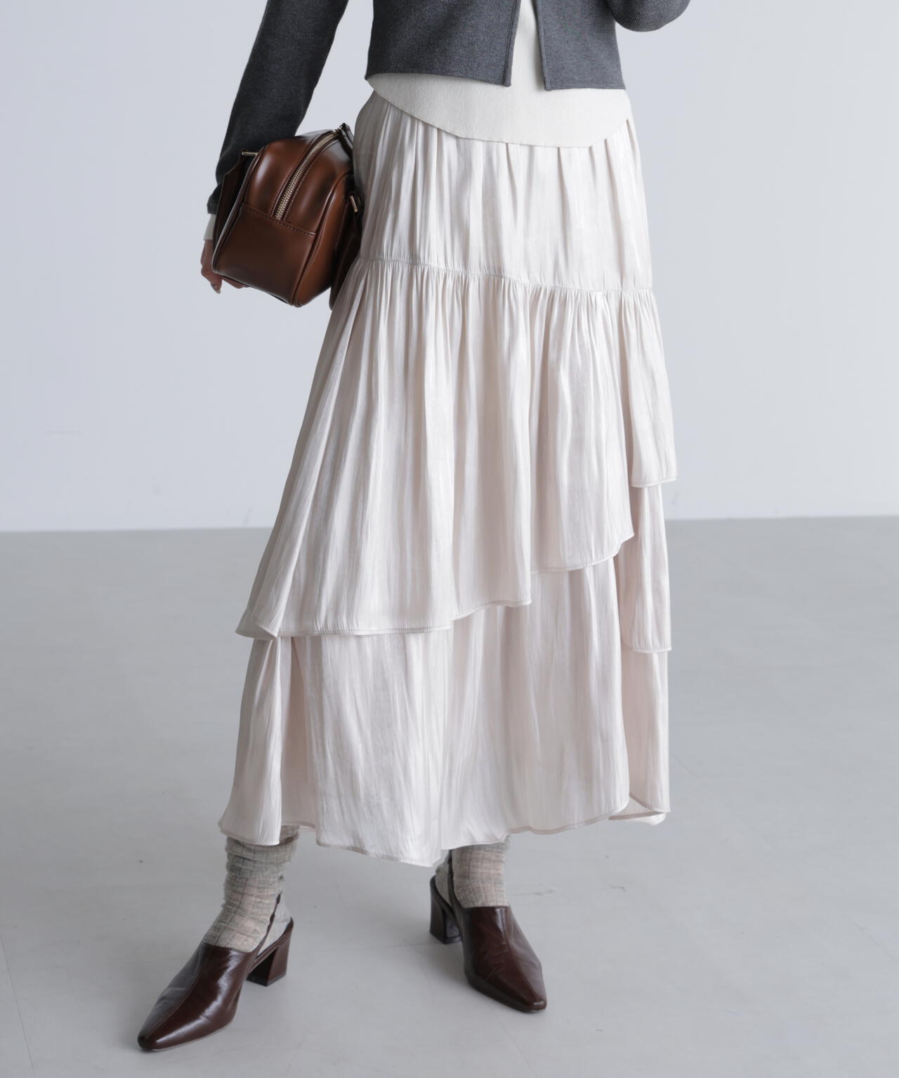 【グレージュ・オフ 追加生産予約】シャイニーフリルティアードスカート