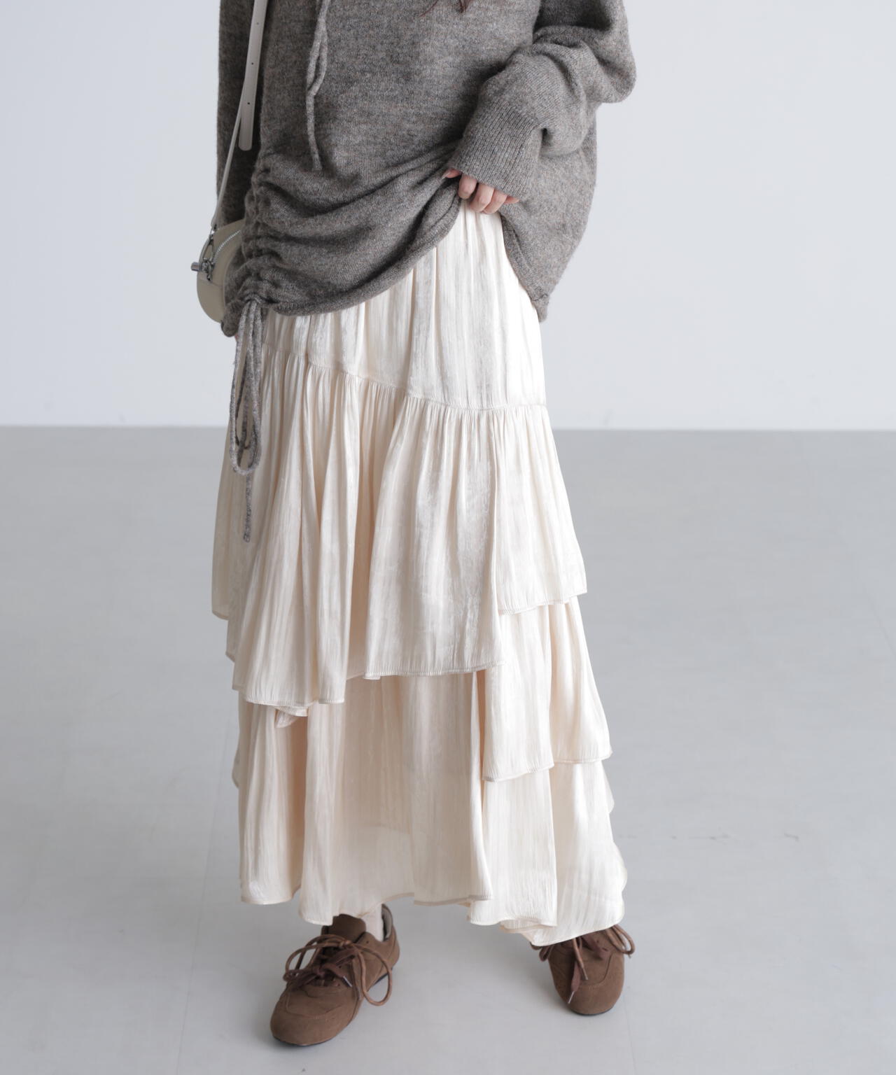 【グレージュ・オフ 追加生産予約】シャイニーフリルティアードスカート