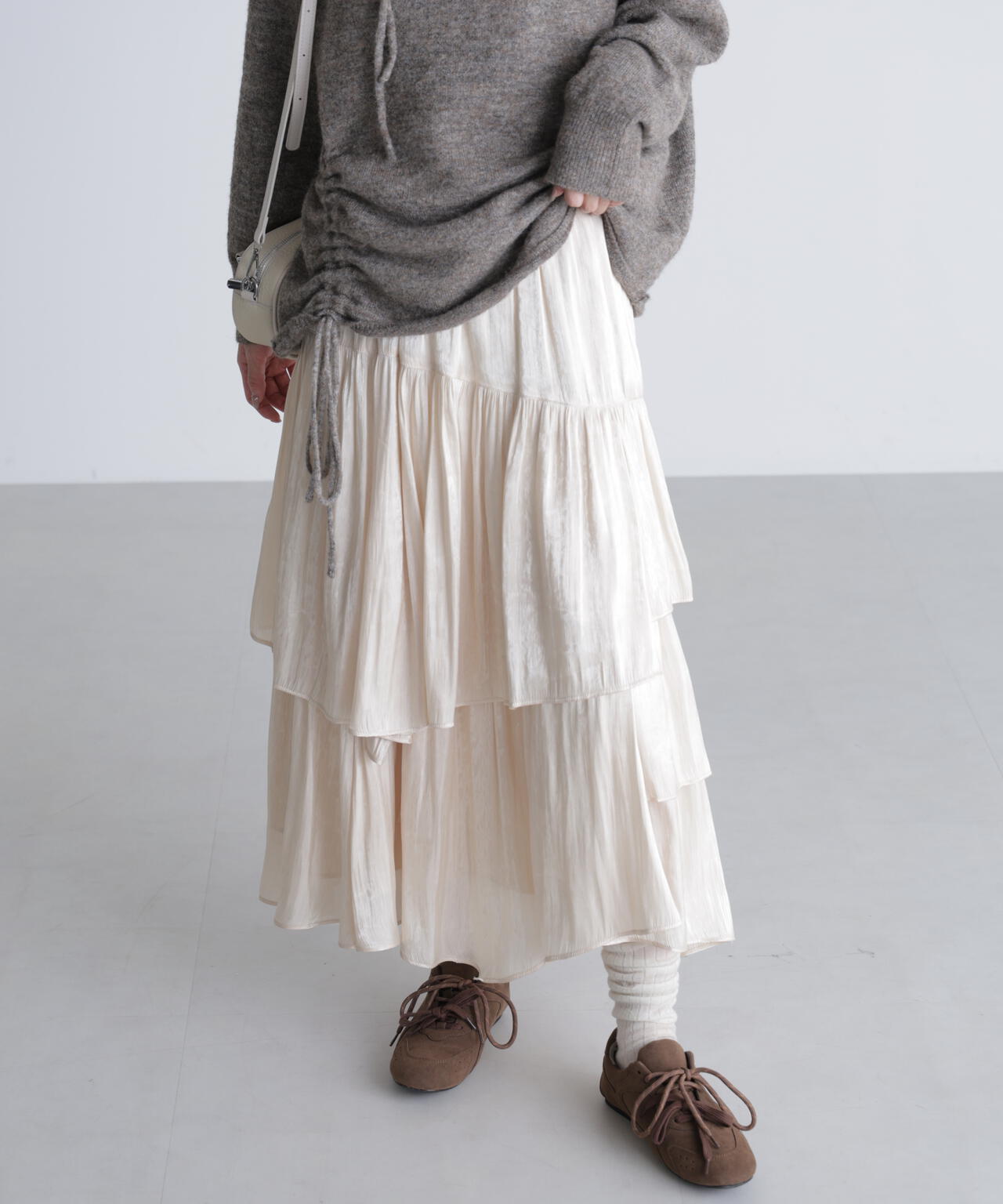 【グレージュ・オフ 追加生産予約】シャイニーフリルティアードスカート
