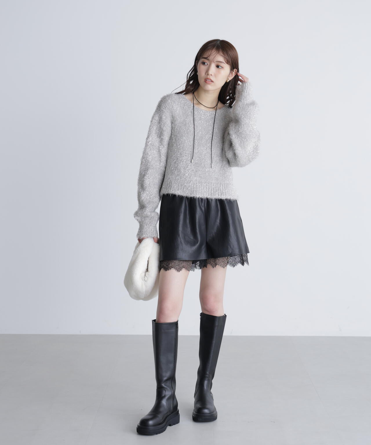 レースレイヤードエコレザーショートパンツ