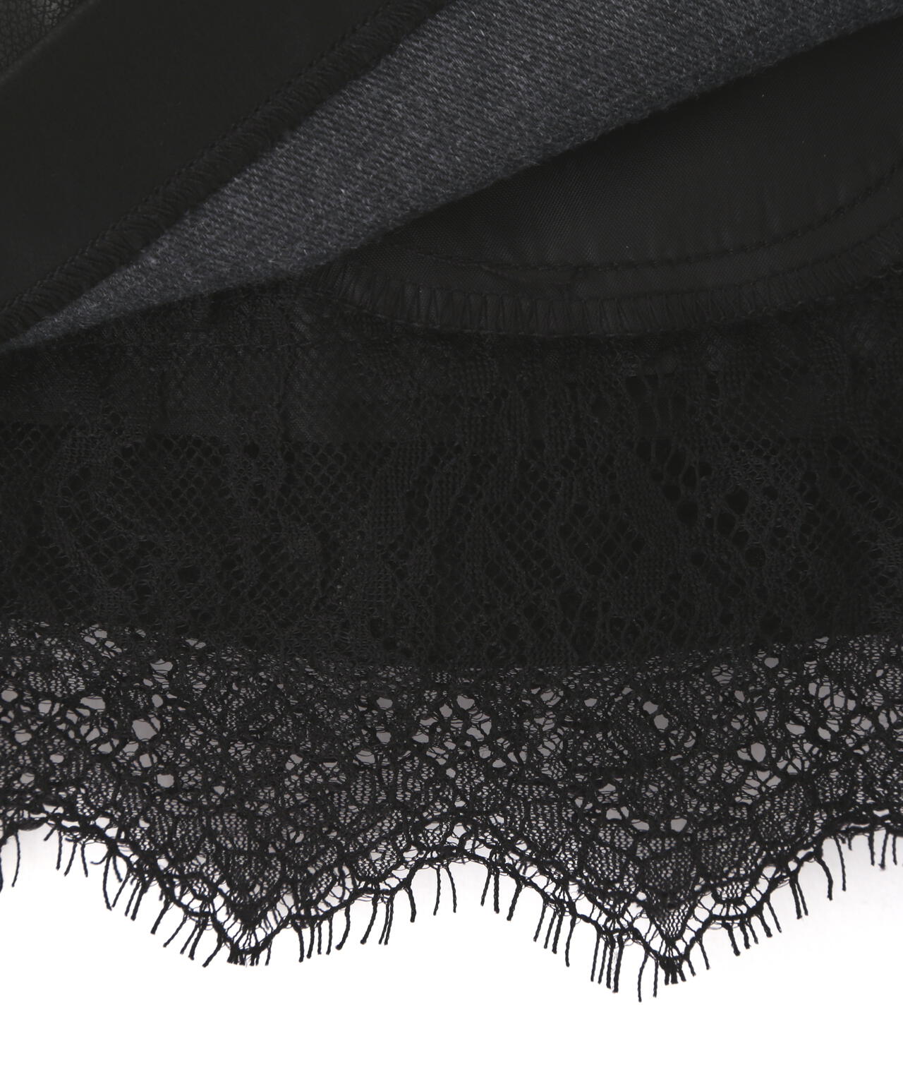 レースレイヤードエコレザーショートパンツ