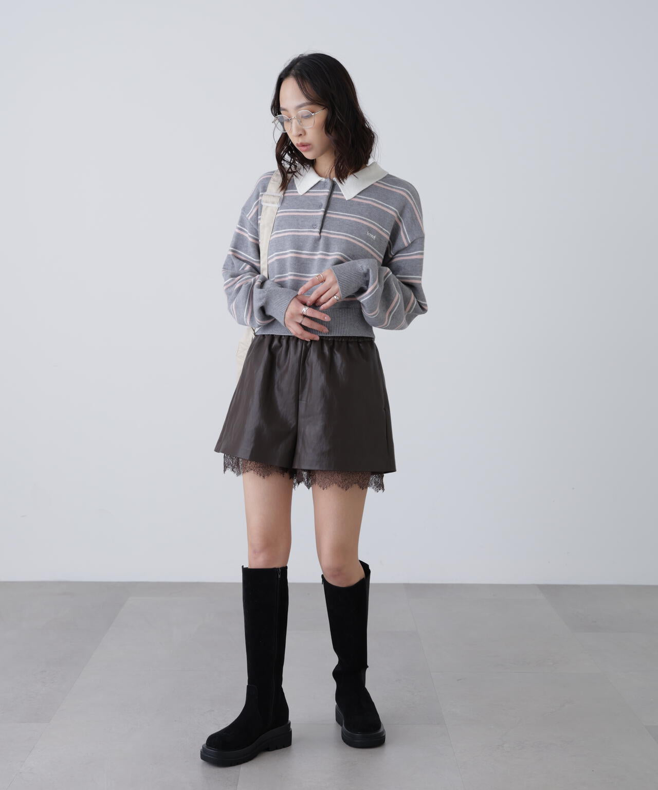 レースレイヤードエコレザーショートパンツ