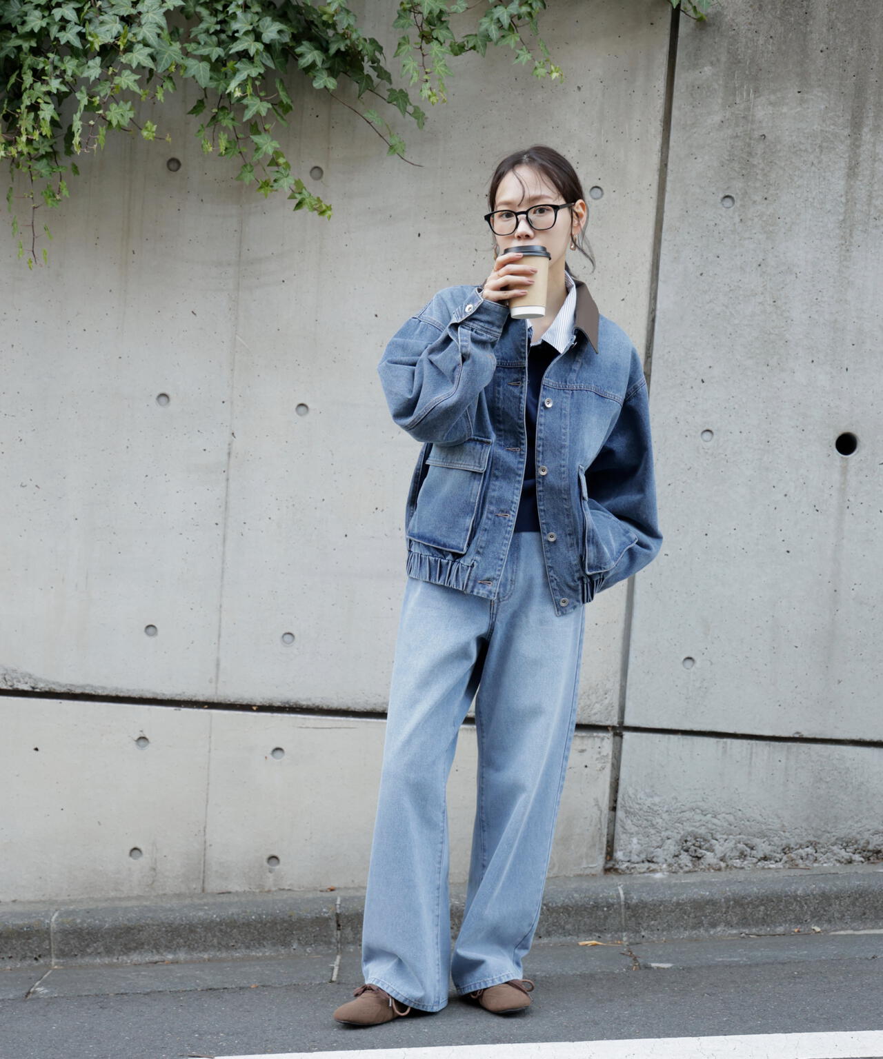 [低身長サイズ/Sシリーズ]レーストリミングワイドストレートデニムパンツ