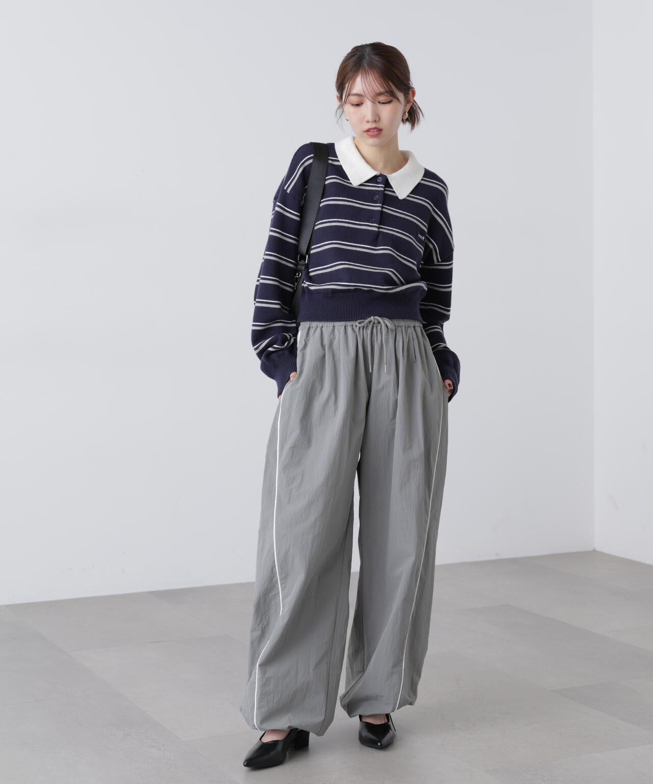 サイドタック配色ラインナイロンパンツ