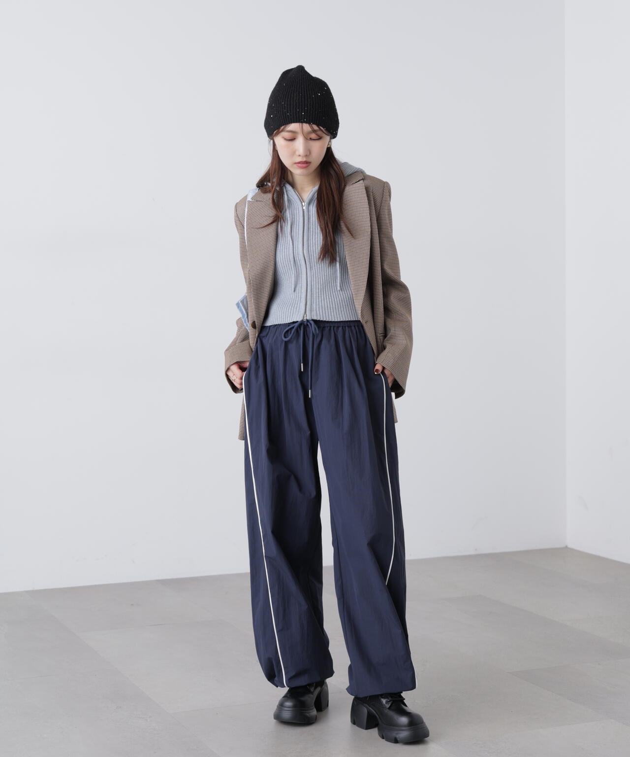 サイドタック配色ラインナイロンパンツ