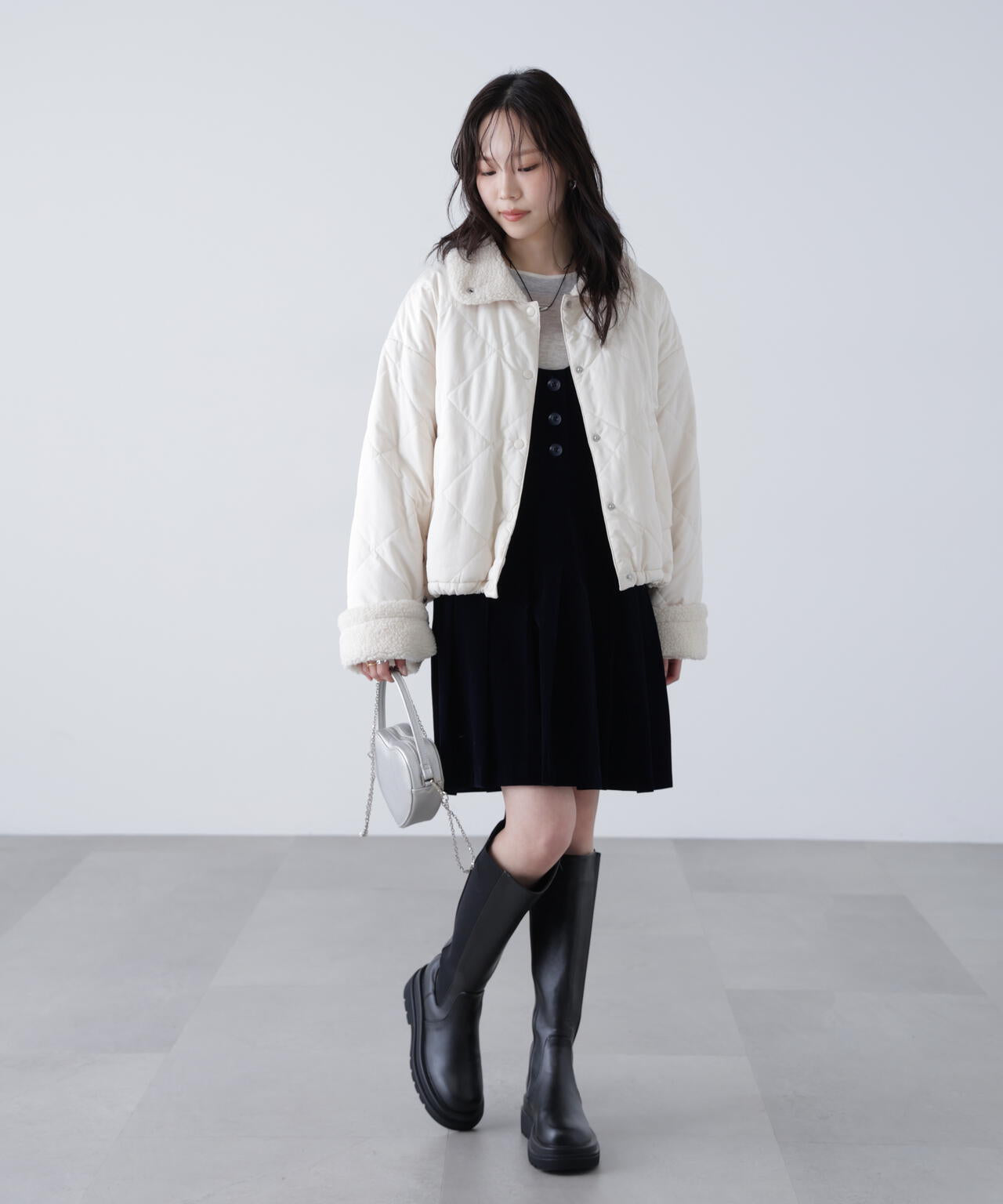 fekete ラウンドカラージャケットM ローウエストプリーツスカートS