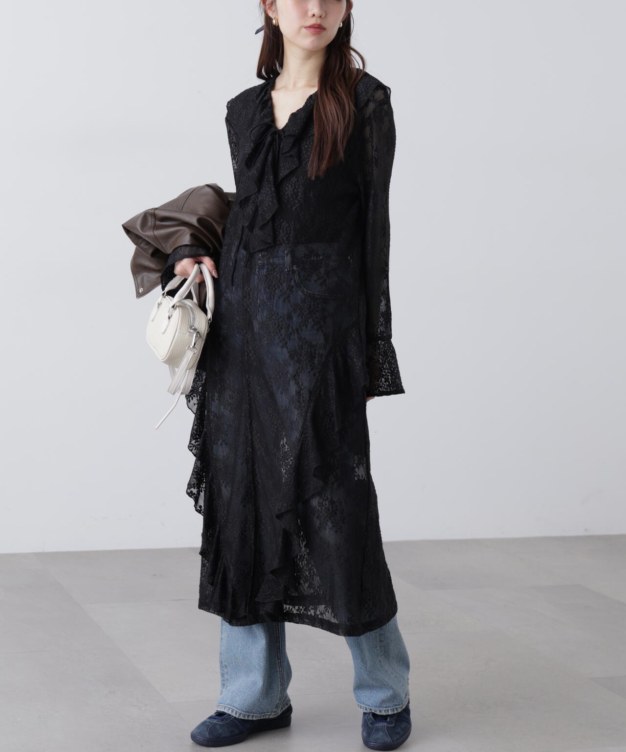 前開きラッフルフリルレースワンピース