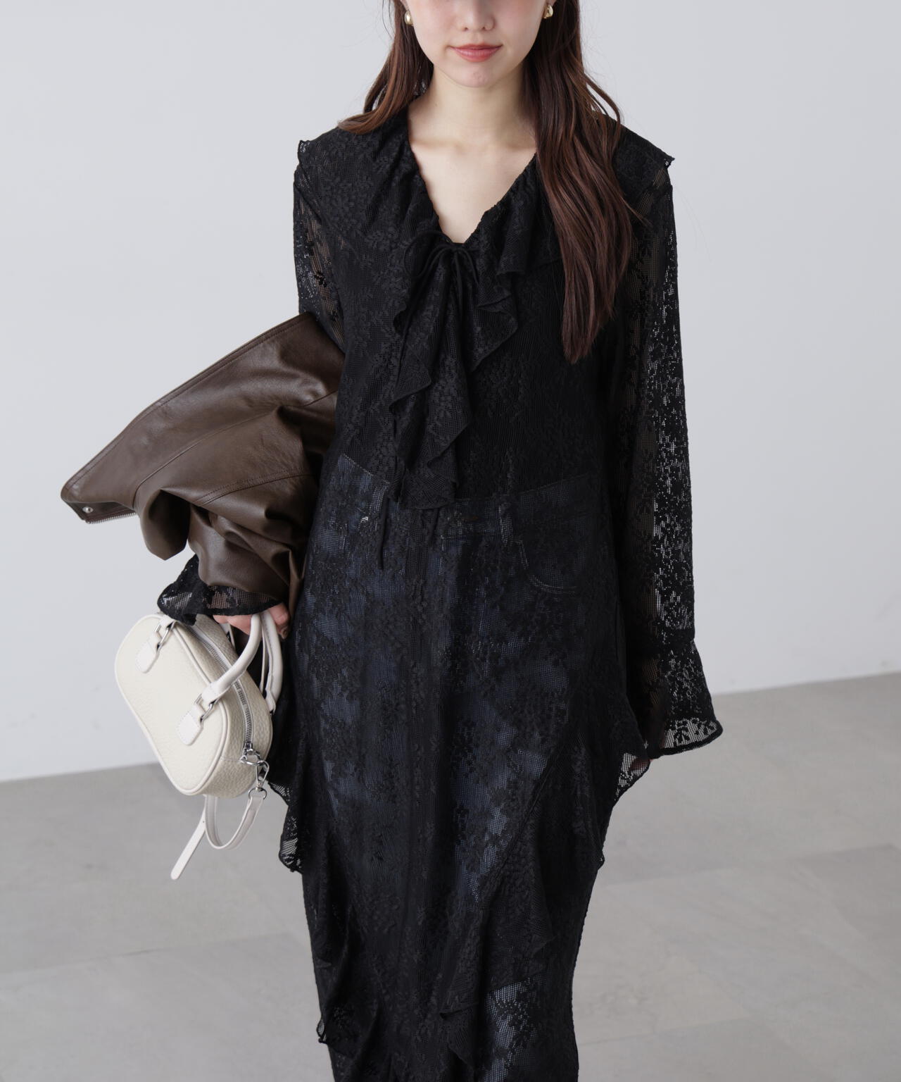 前開きラッフルフリルレースワンピース