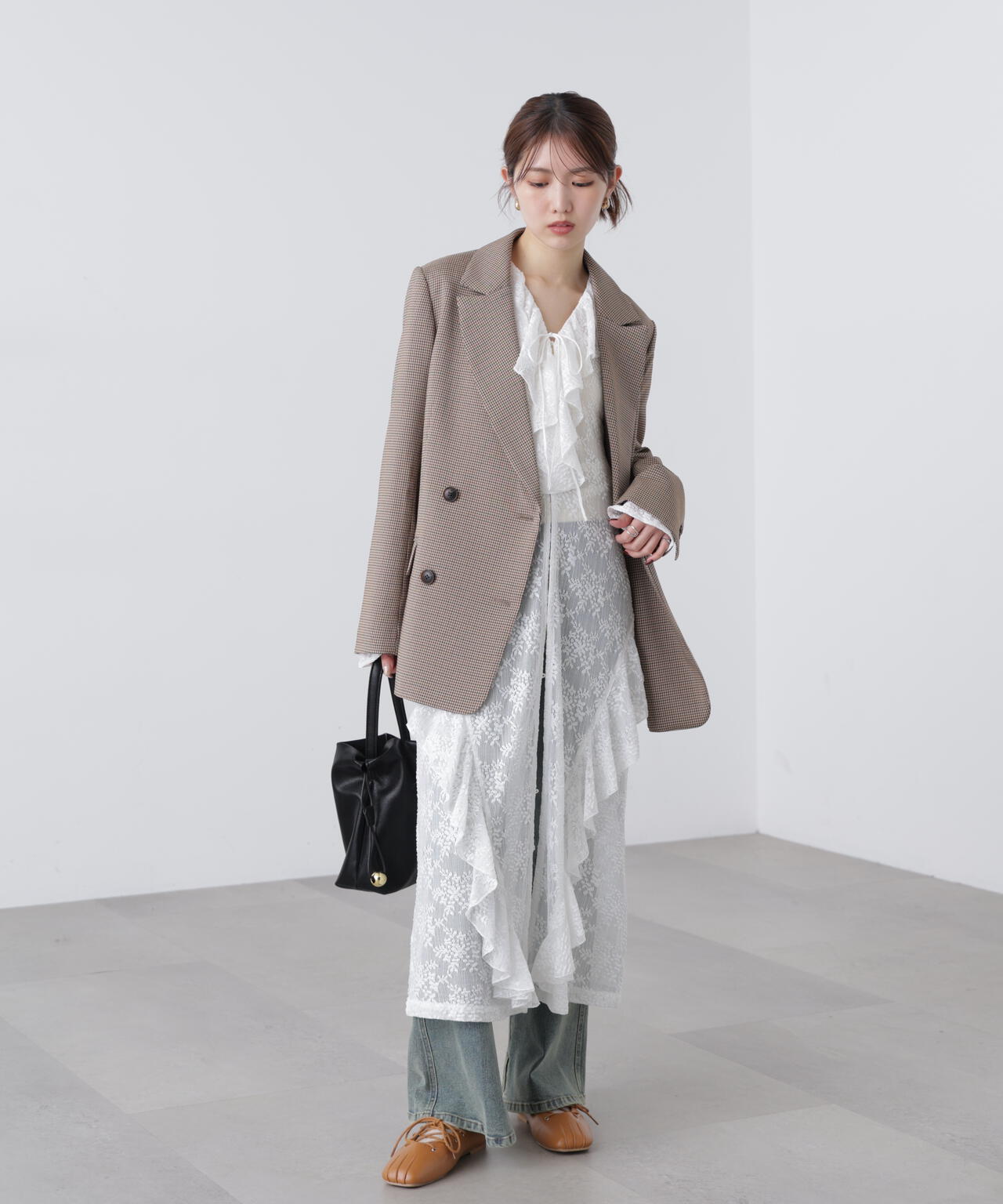 前開きラッフルフリルレースワンピース