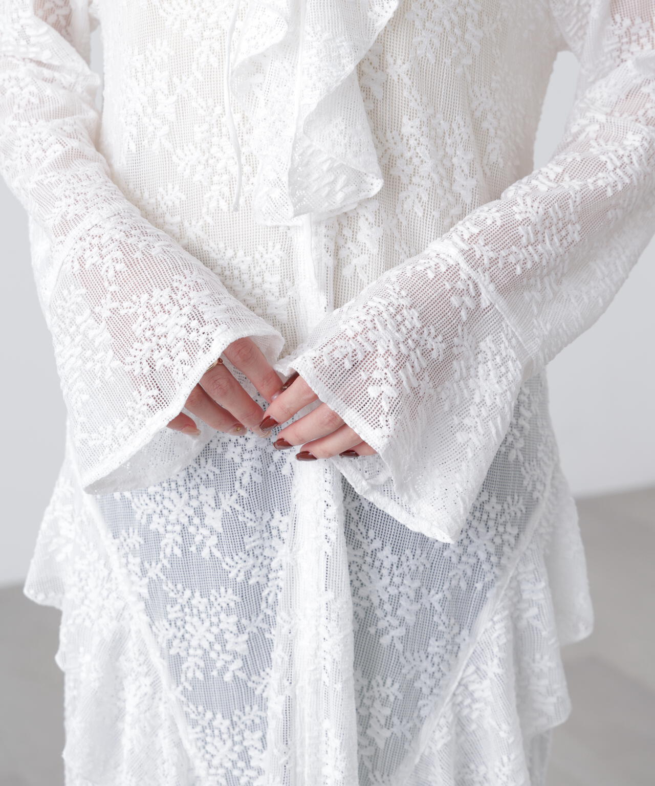 前開きラッフルフリルレースワンピース