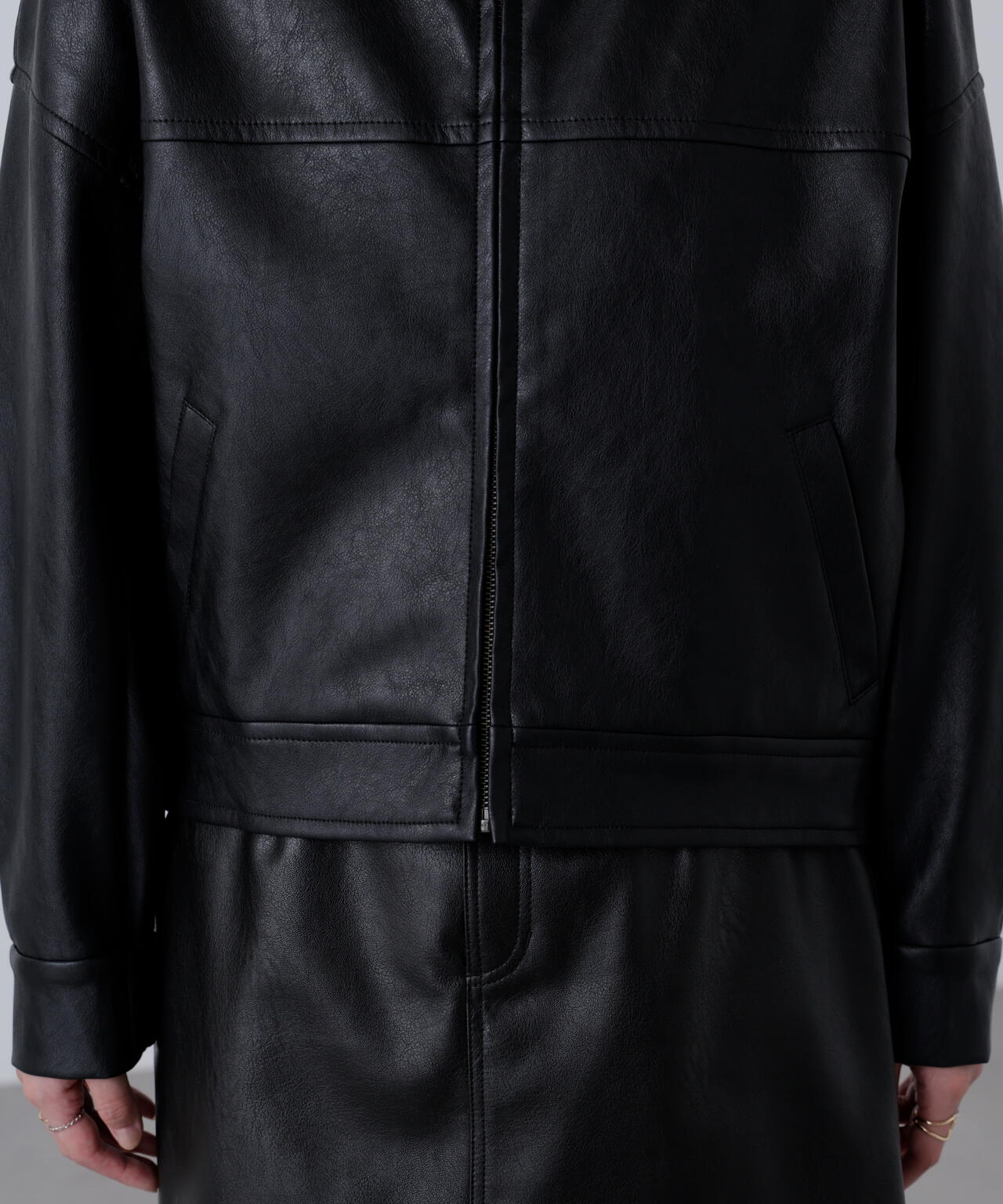 合皮ジップアップブルゾン