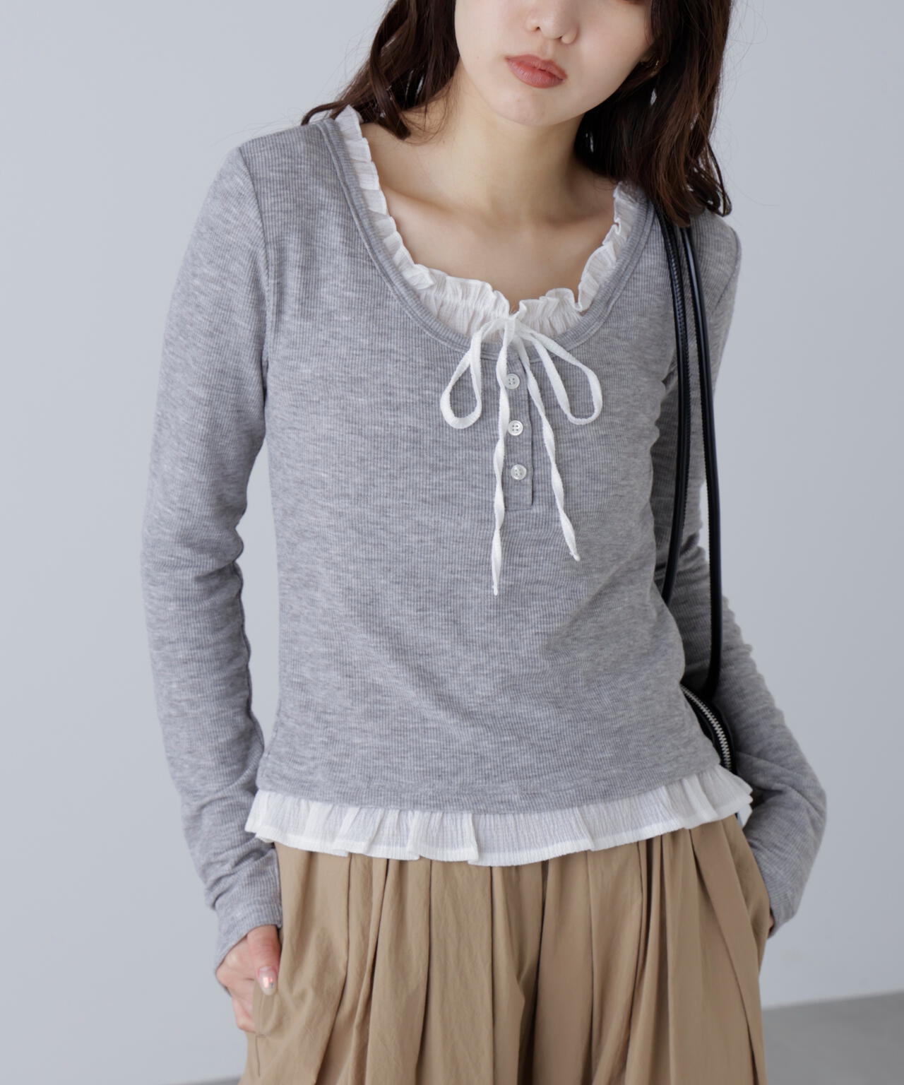 レイヤード風フリルリボンカットソー