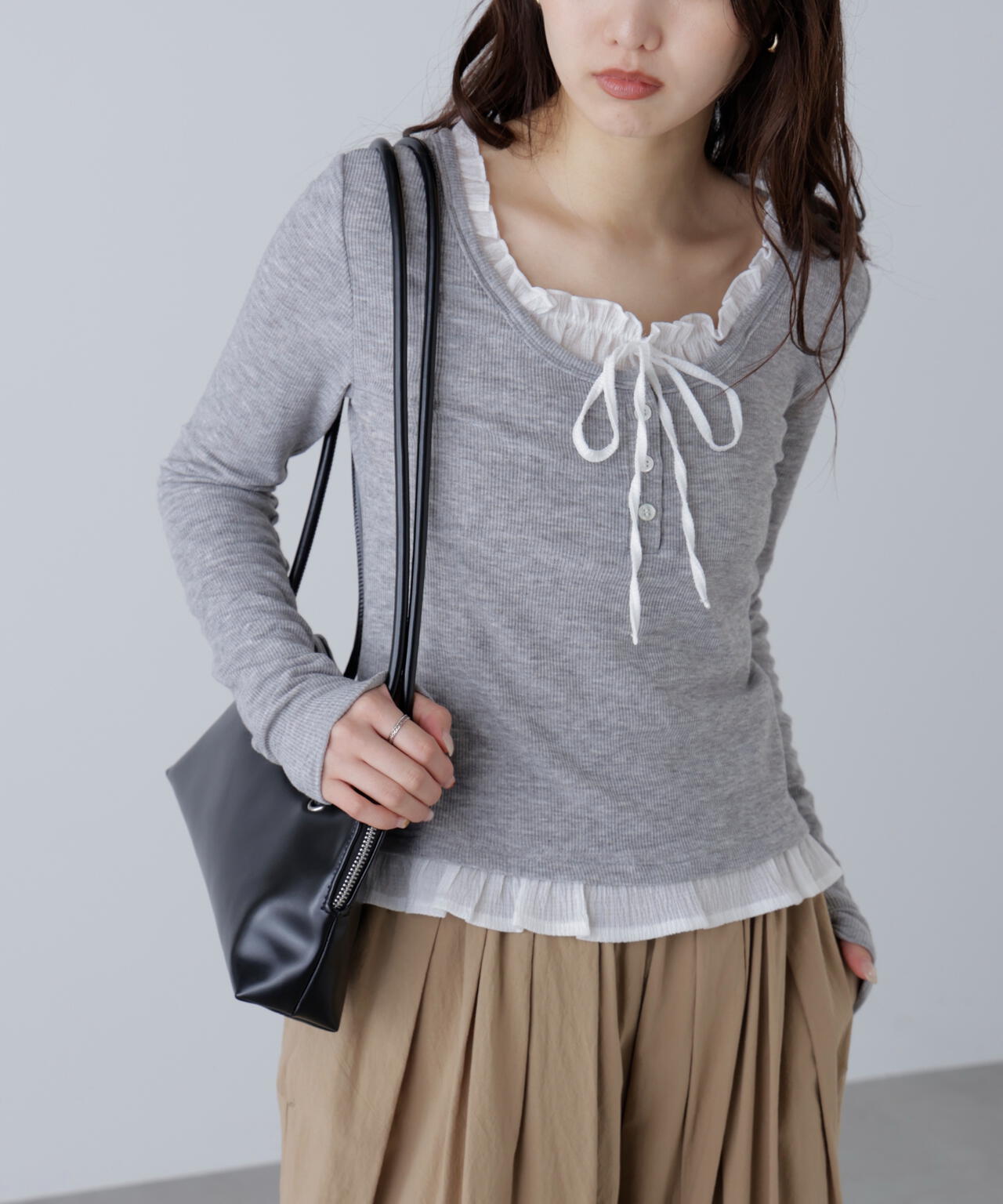 レイヤード風フリルリボンカットソー